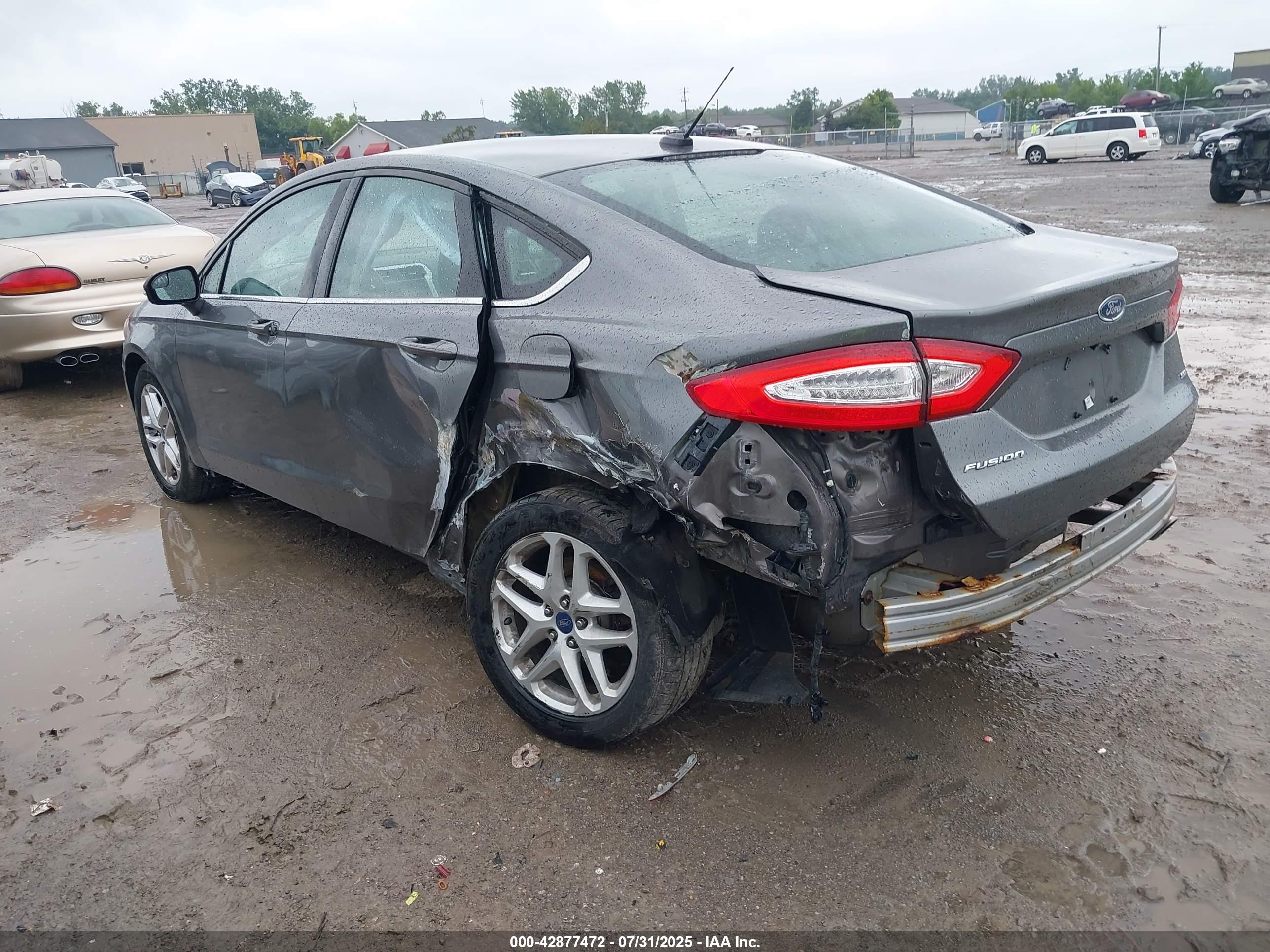 FORD FUSION image 3
