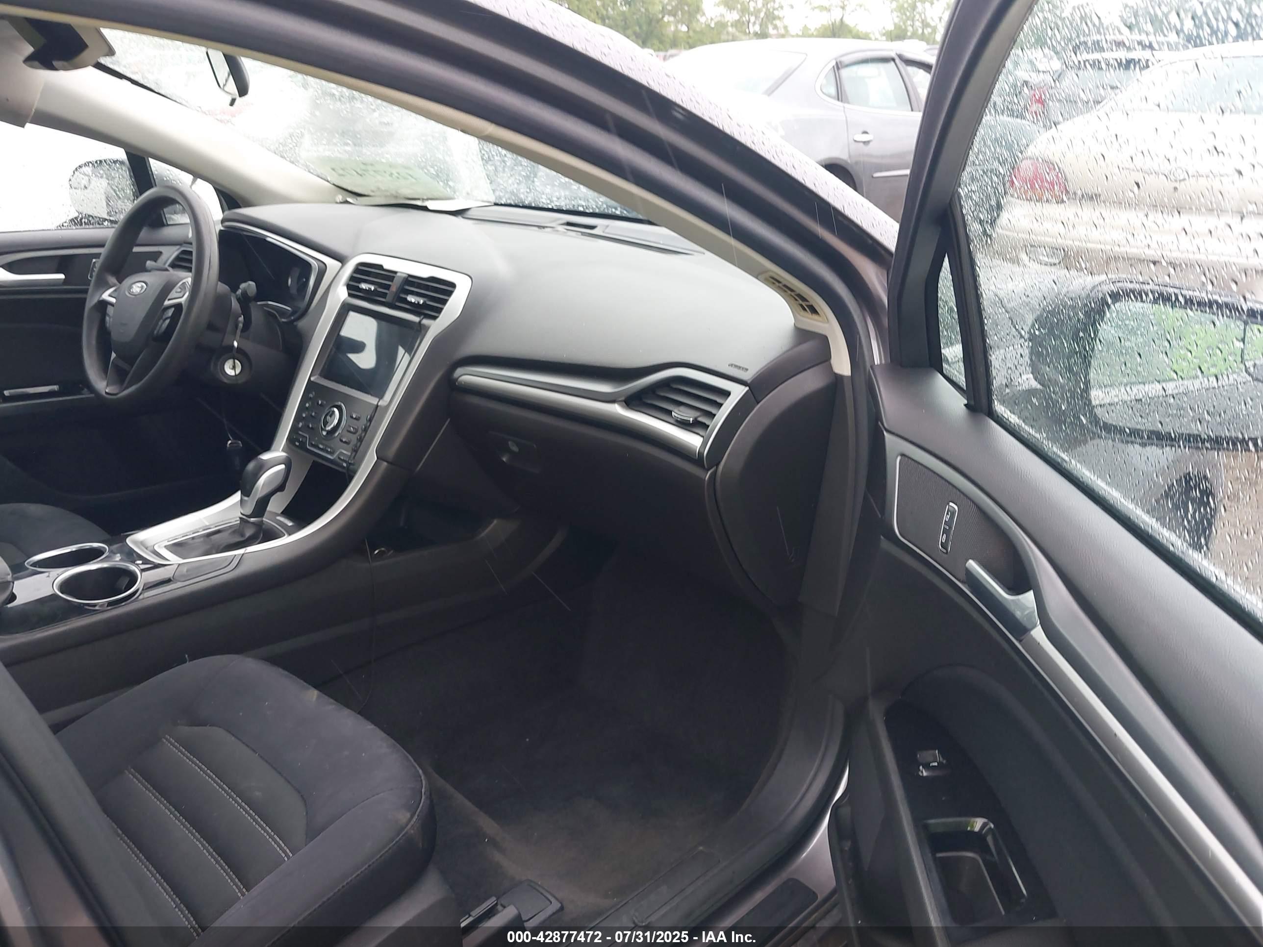 FORD FUSION image 5