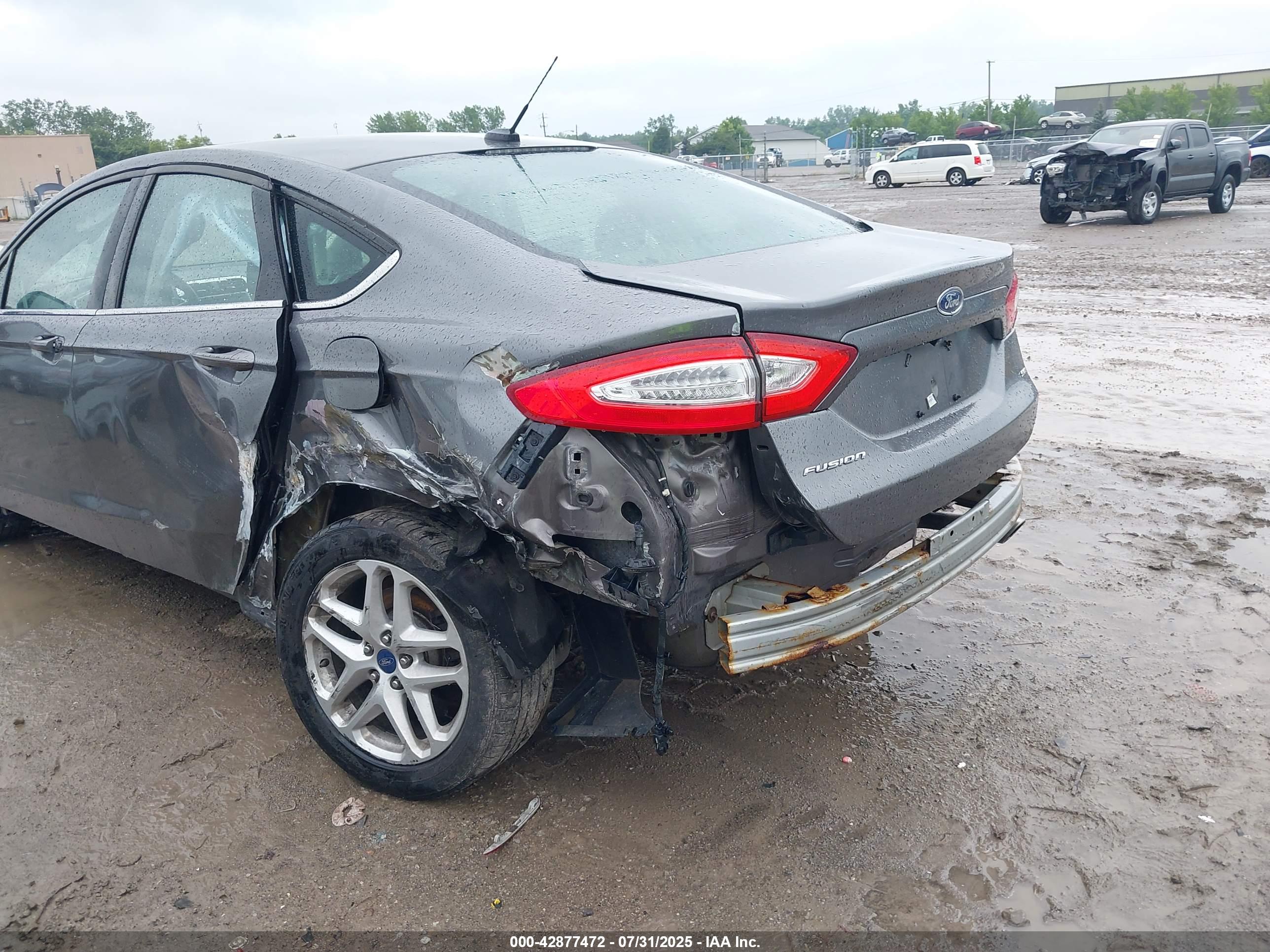FORD FUSION image 6