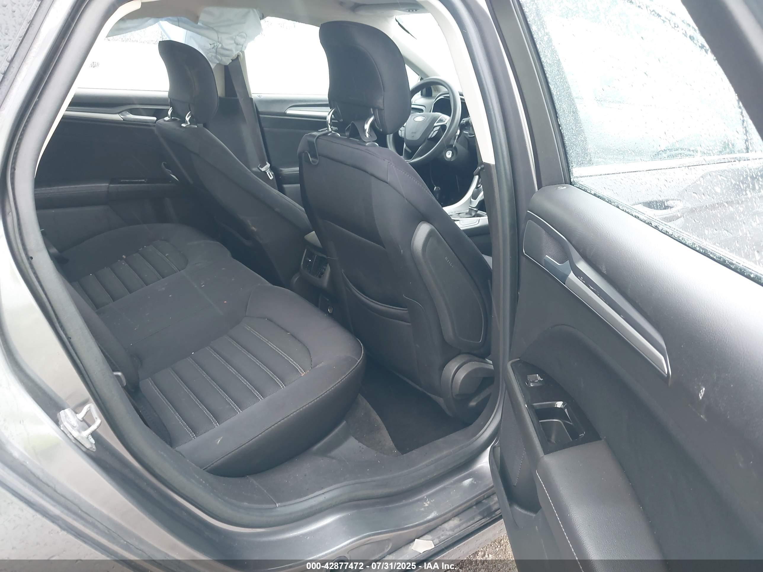 FORD FUSION image 8