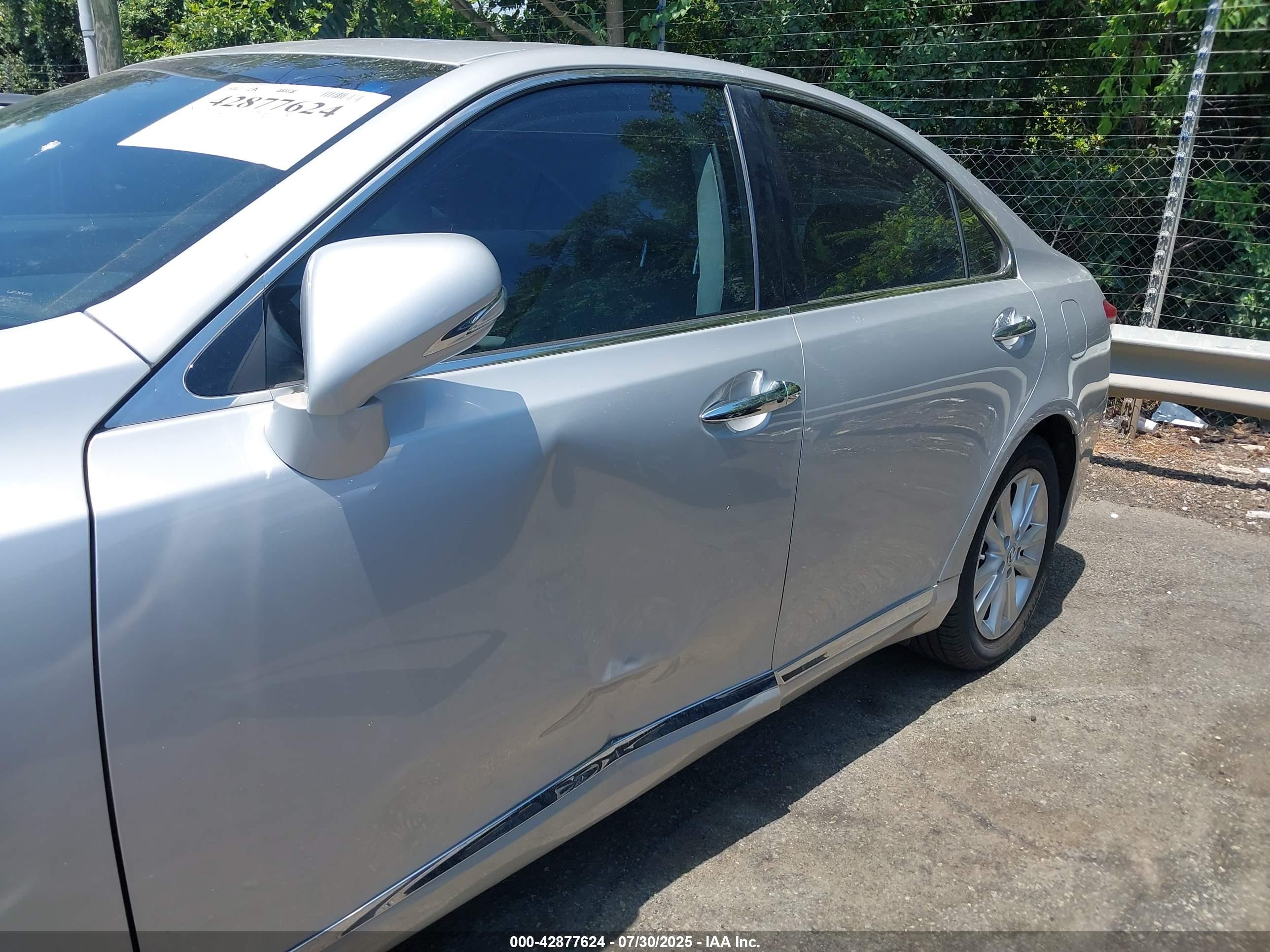 LEXUS ES image 6
