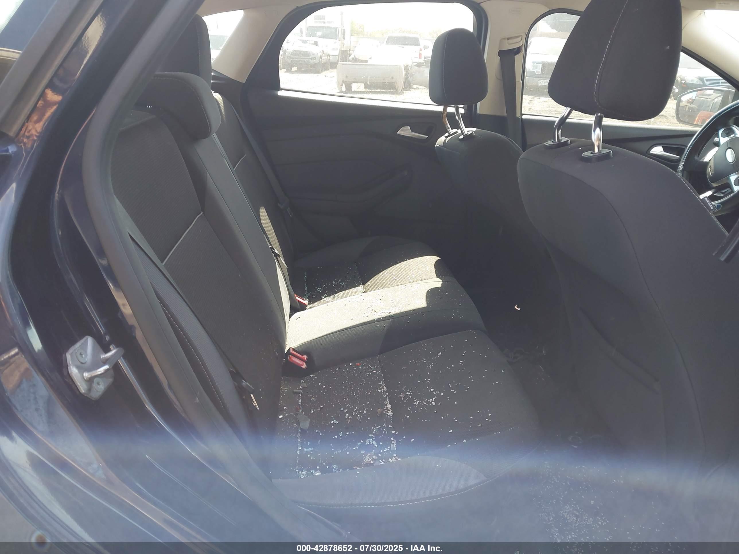 FORD FOCUS image 8