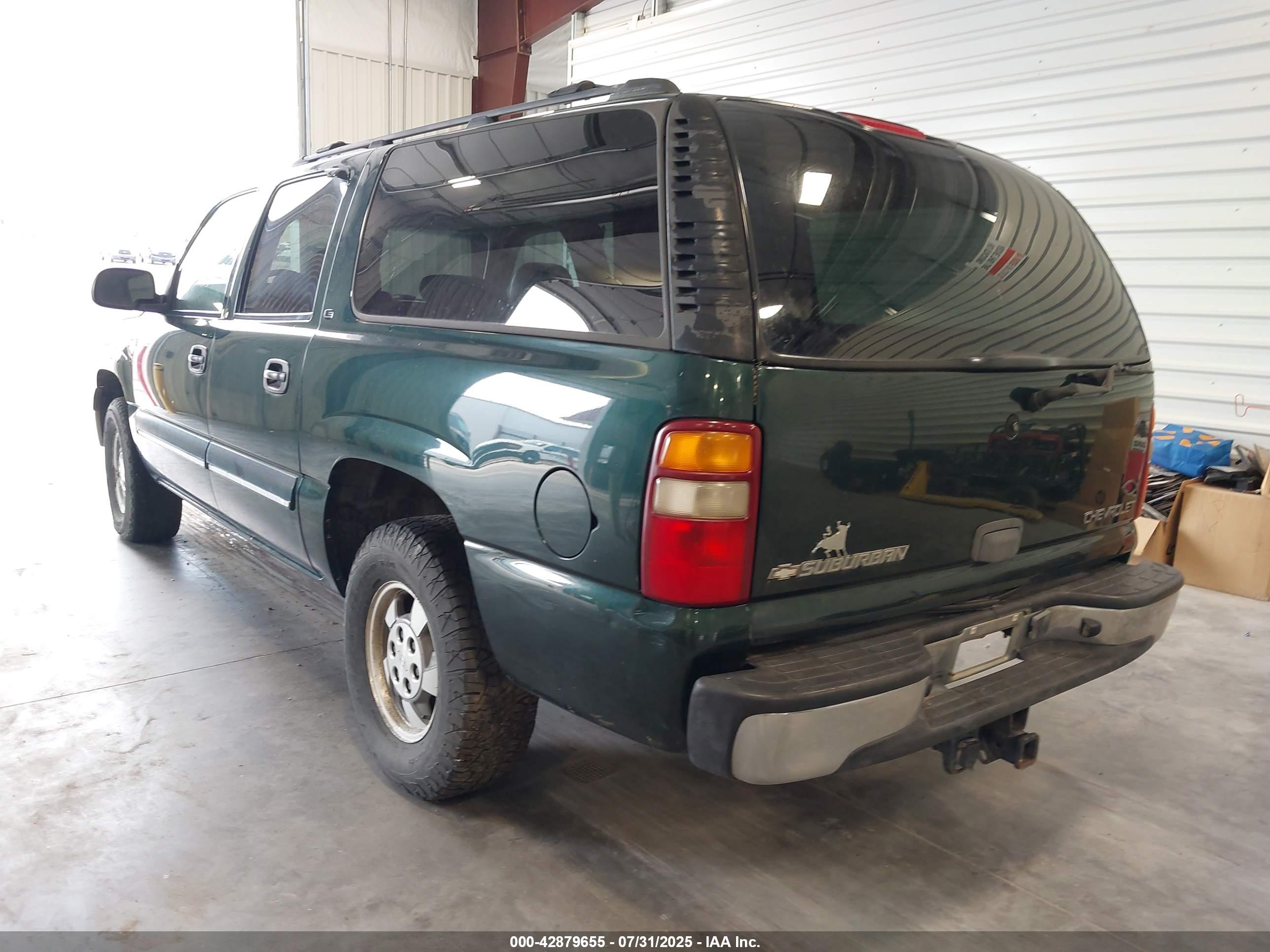 CHEVROLET SUBURBAN image 3