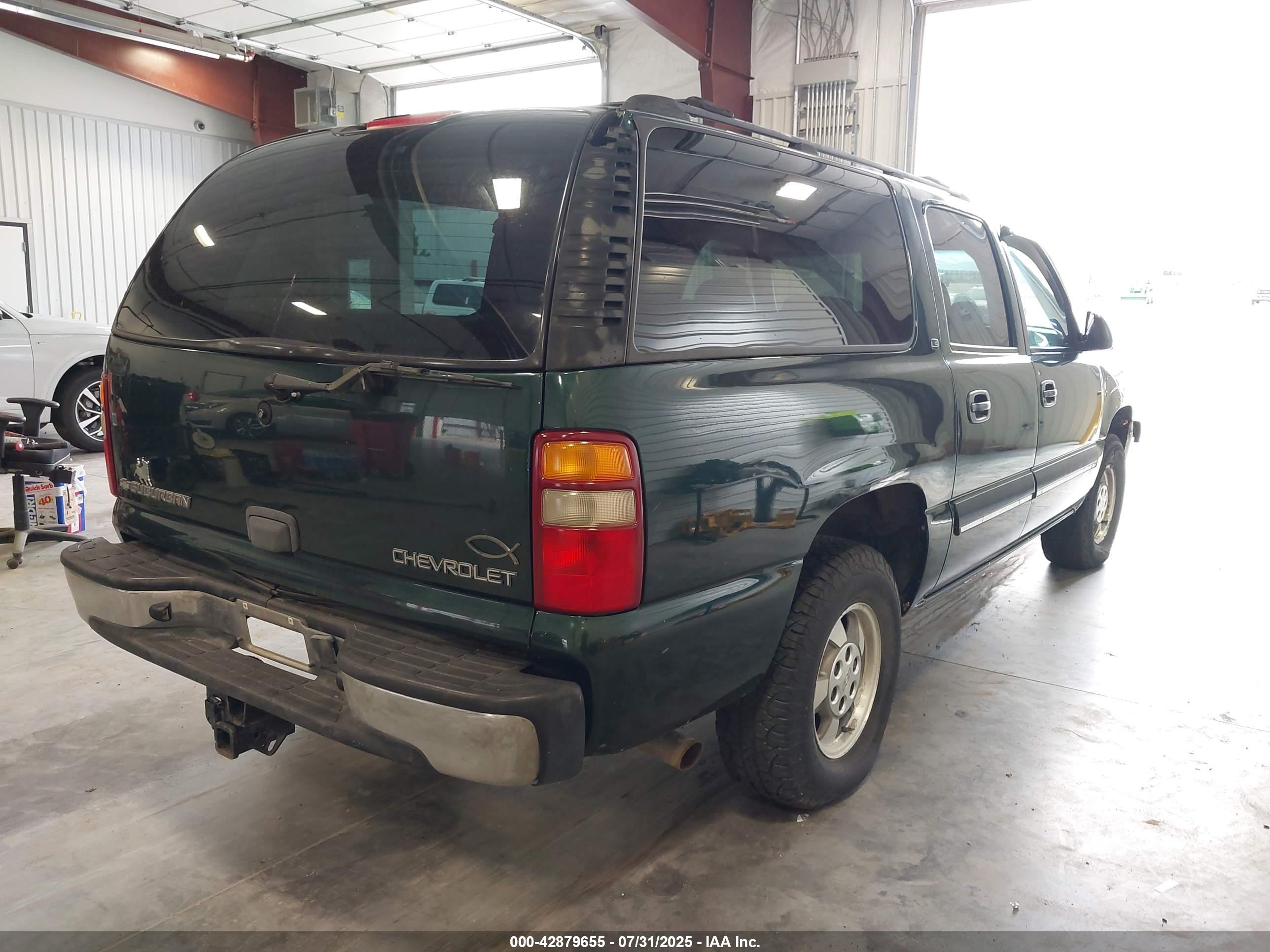 CHEVROLET SUBURBAN image 4