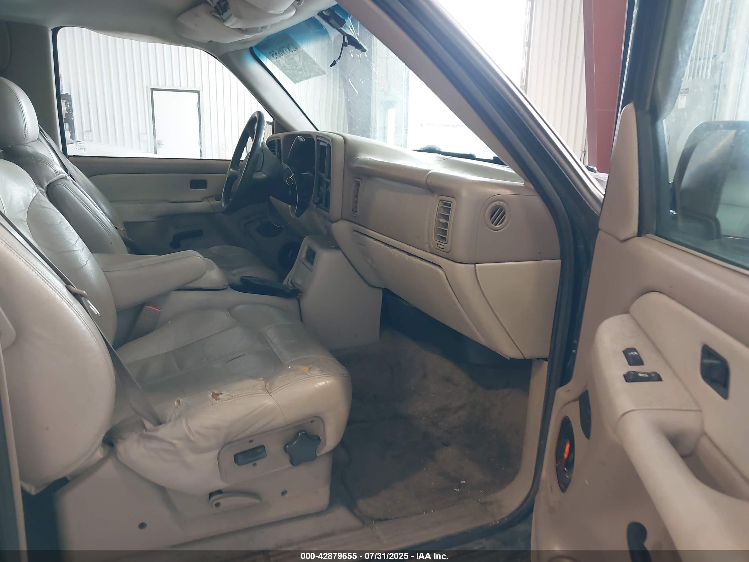 CHEVROLET SUBURBAN image 5