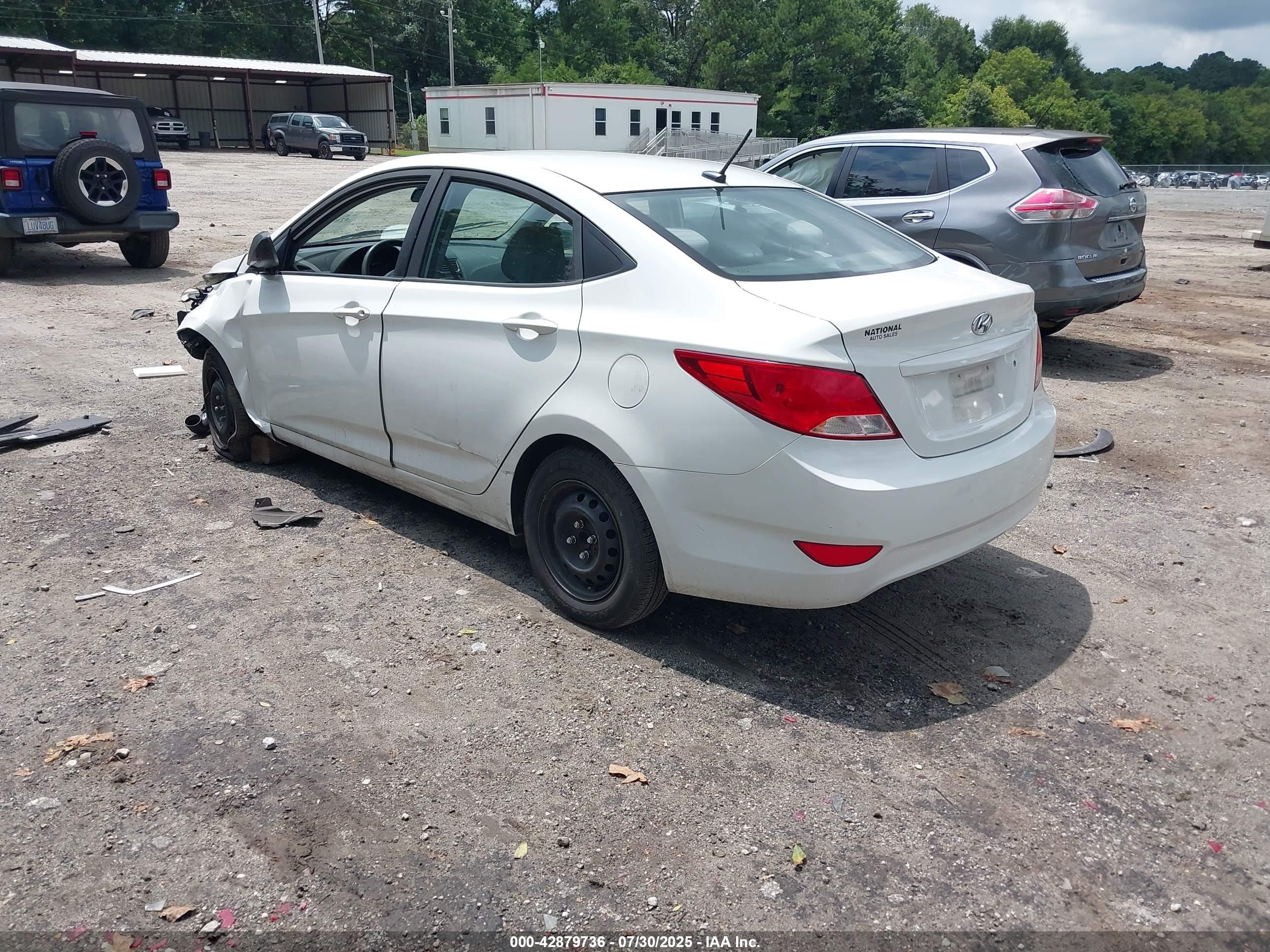 HYUNDAI ACCENT image 3