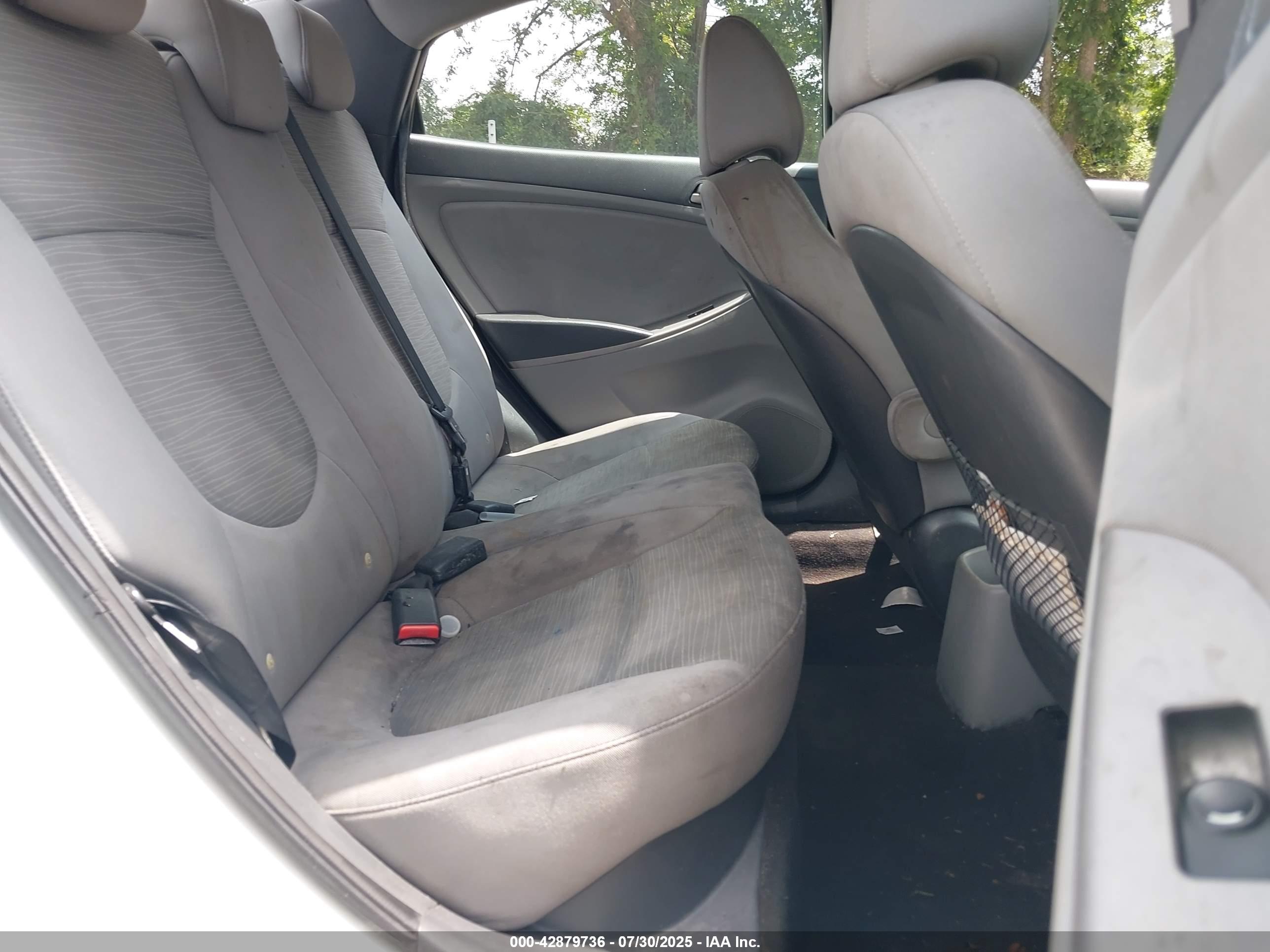 HYUNDAI ACCENT image 8