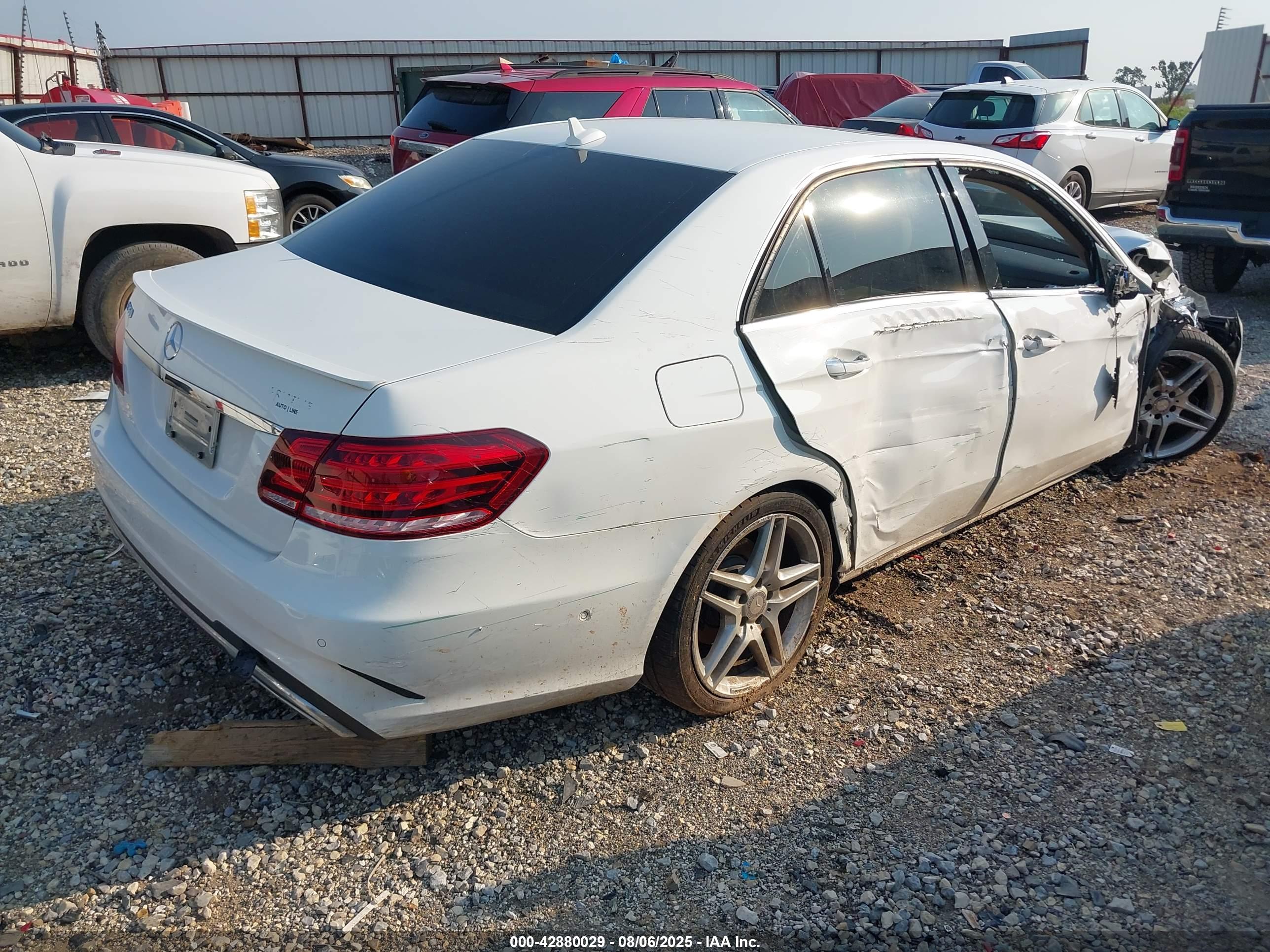 MERCEDES-BENZ E image 4
