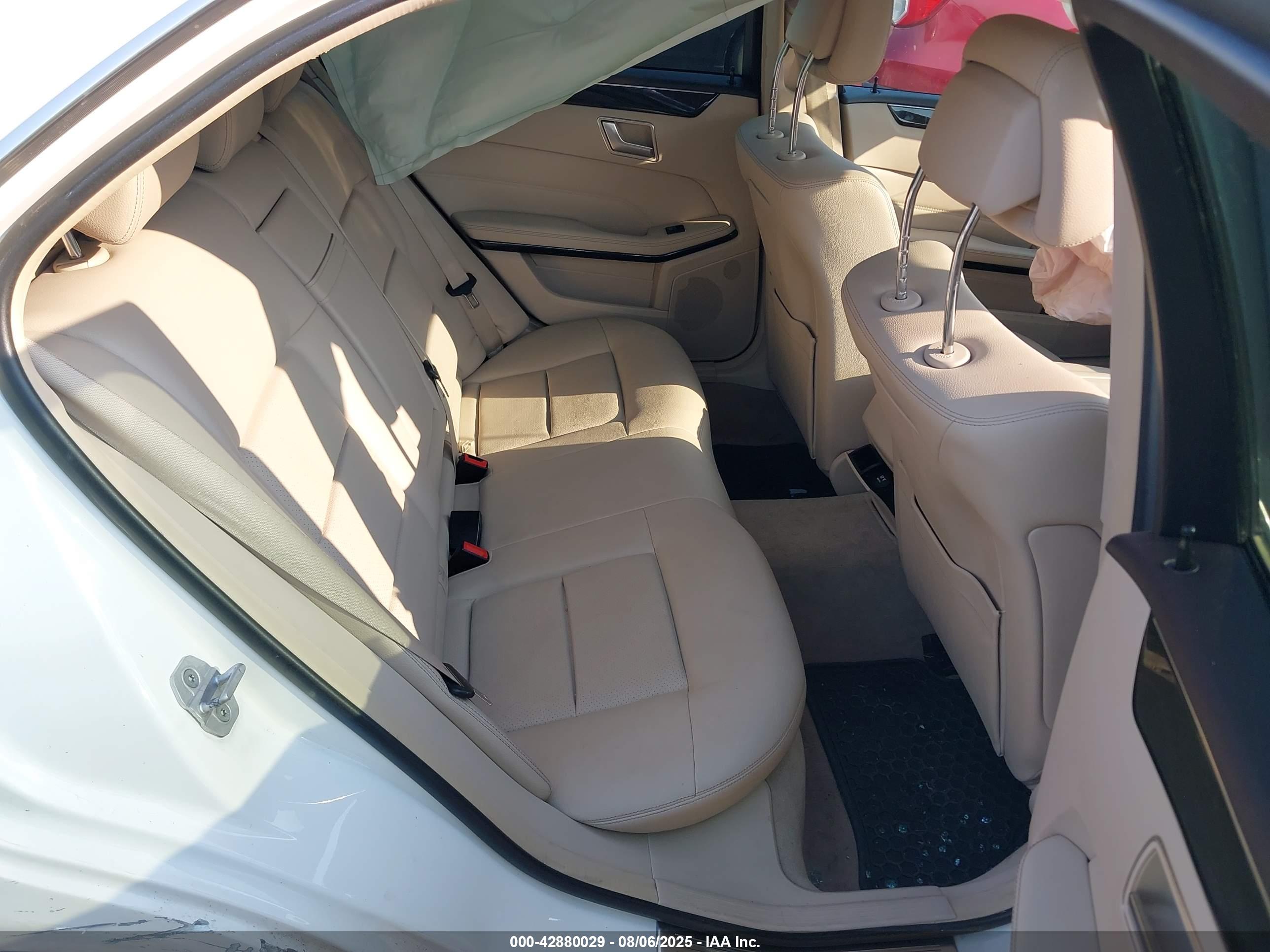 MERCEDES-BENZ E image 8