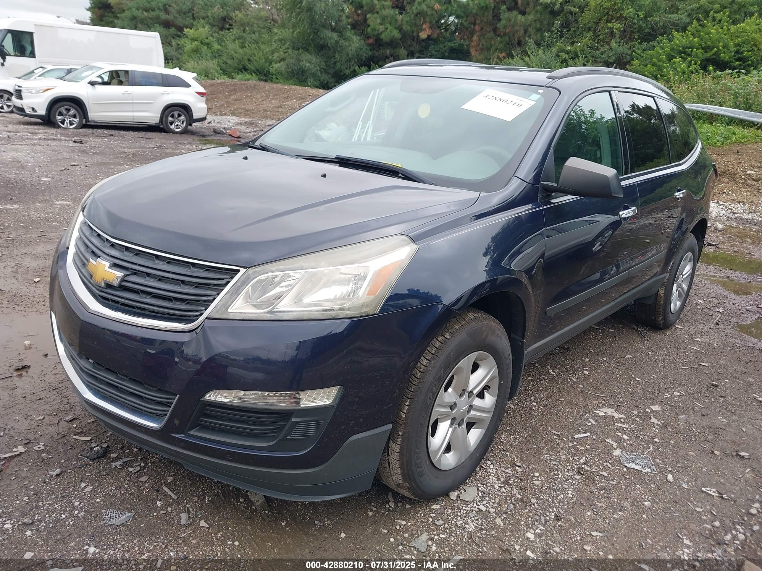 CHEVROLET TRAVERSE image 2