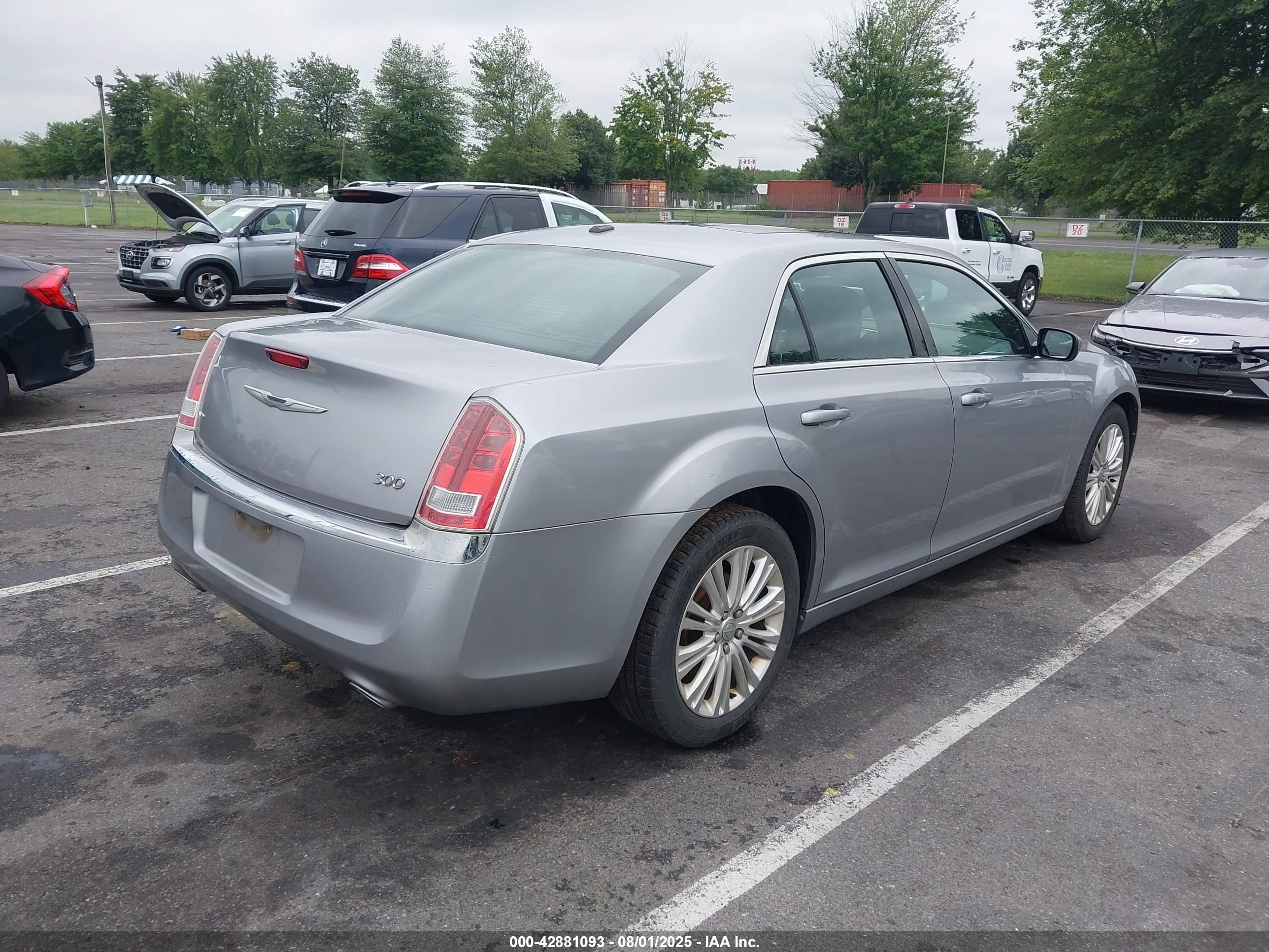 CHRYSLER 300 image 4