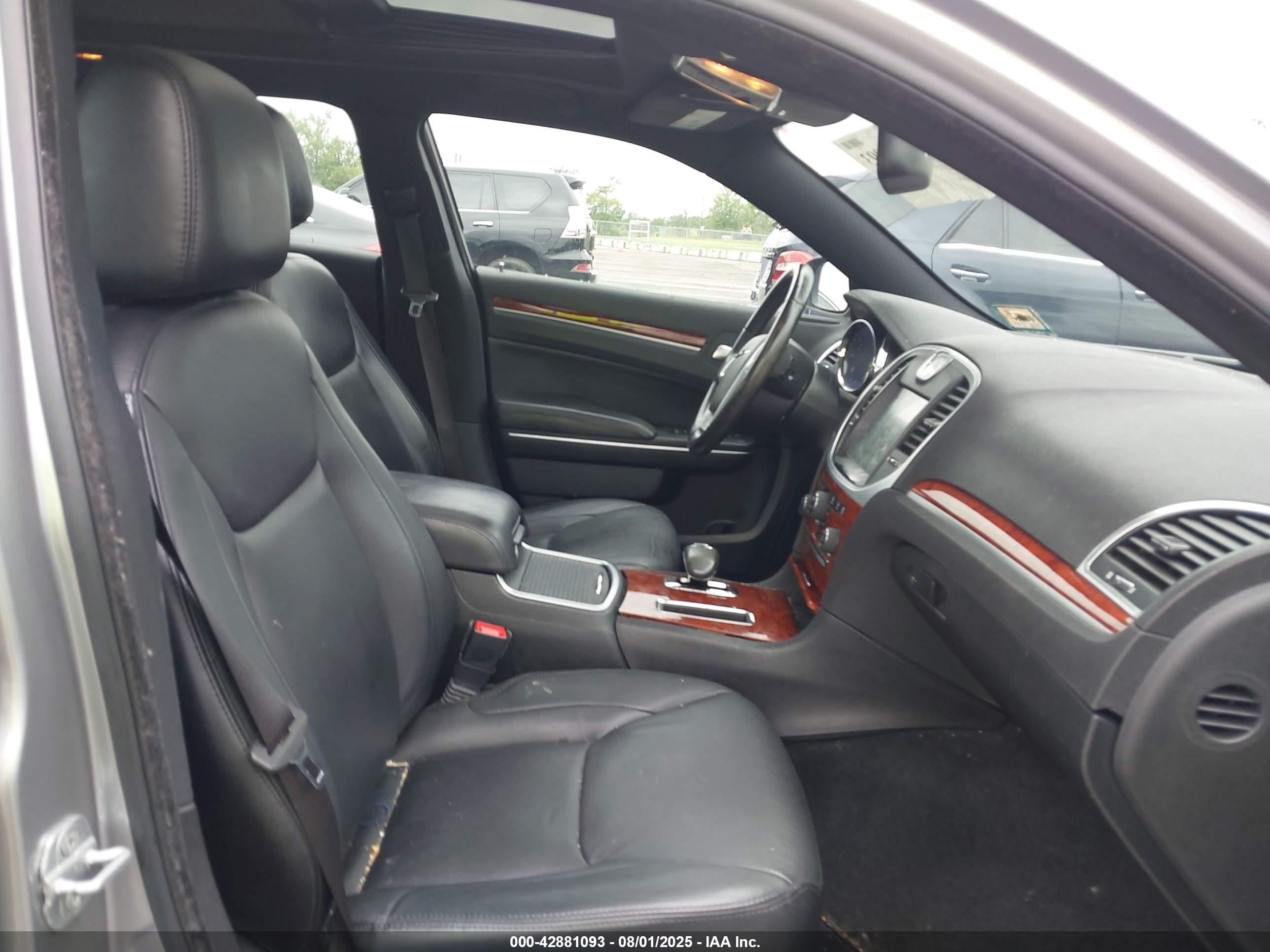 CHRYSLER 300 image 5