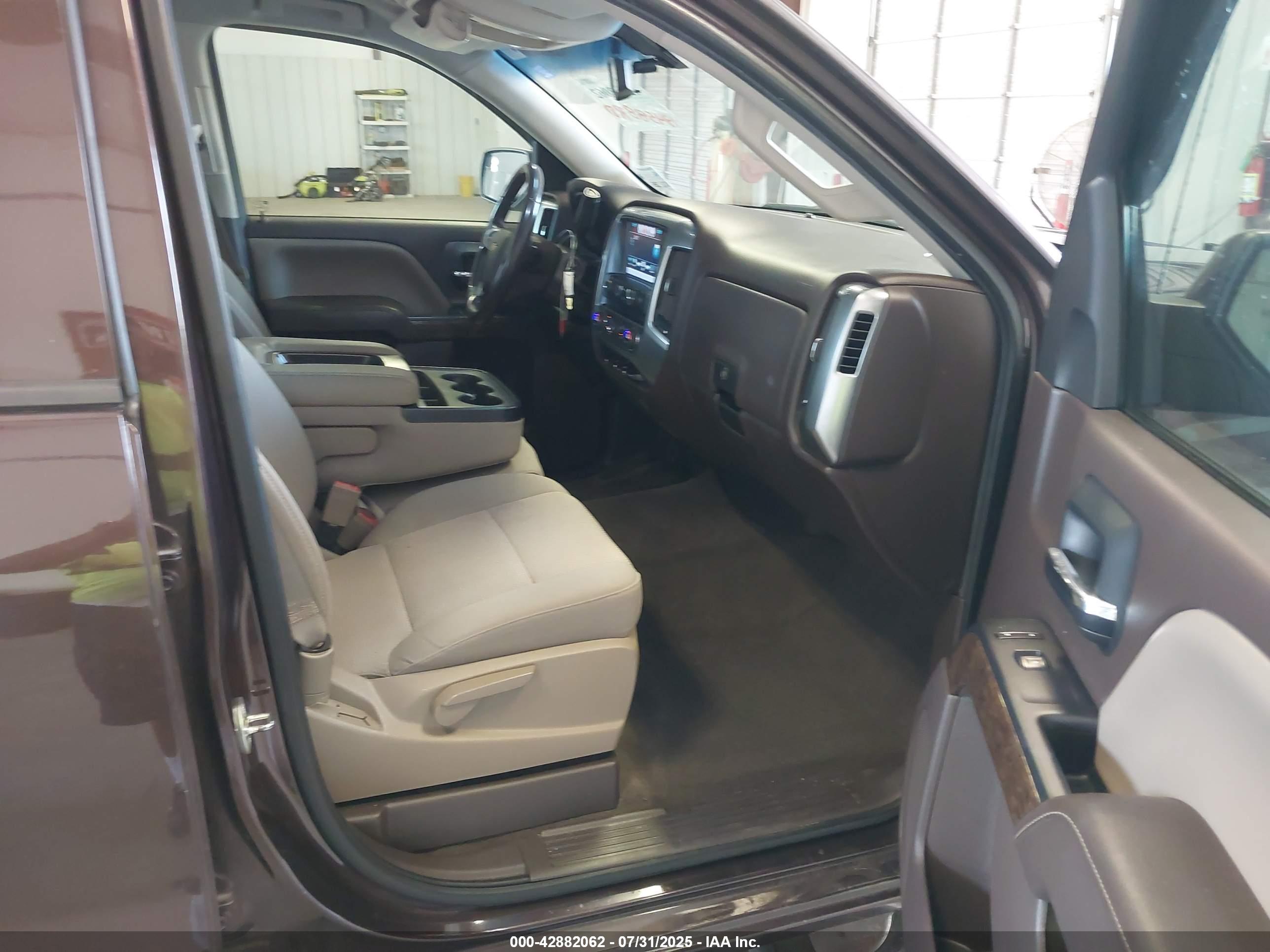 CHEVROLET SILVERADO image 5