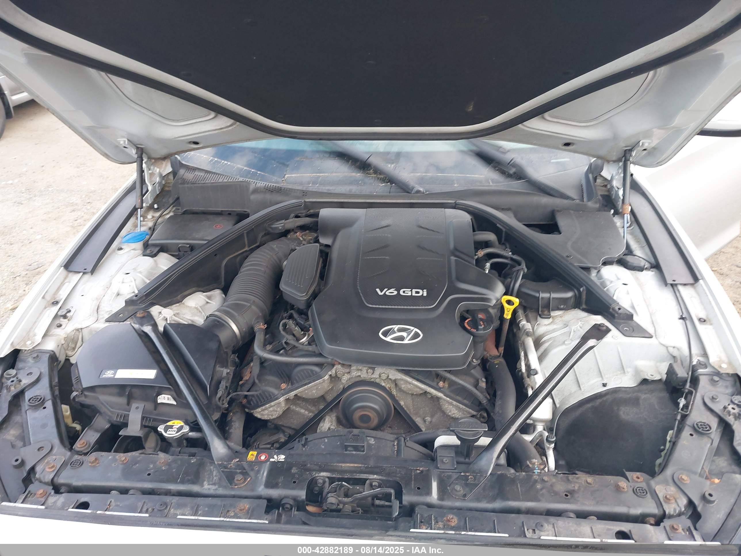 HYUNDAI GENESIS image 10