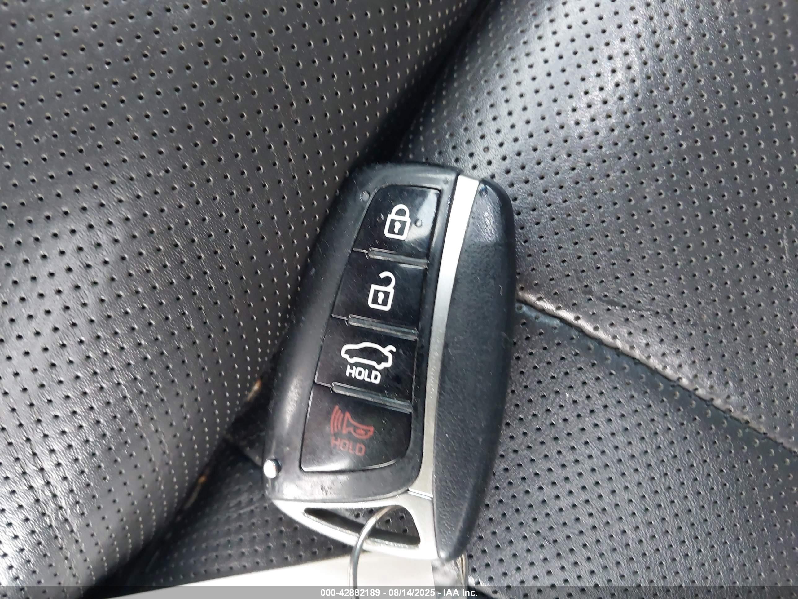 HYUNDAI GENESIS image 11