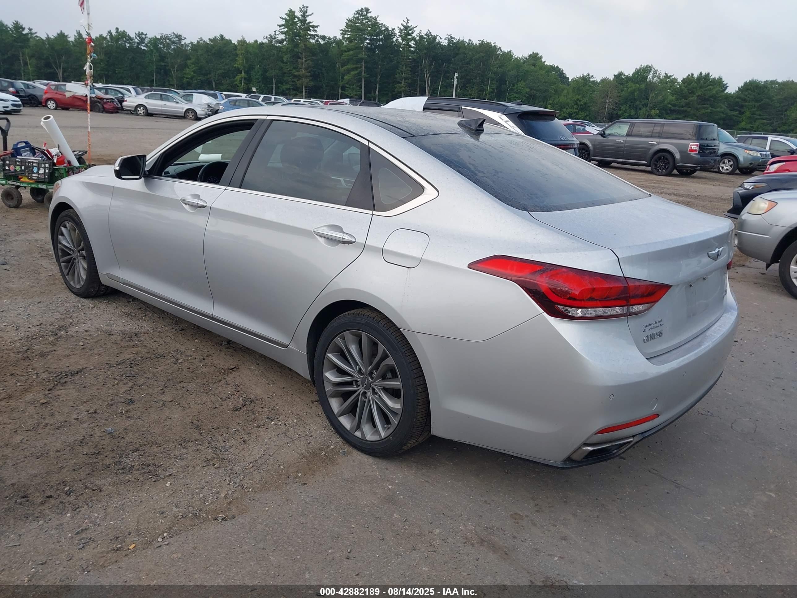 HYUNDAI GENESIS image 3