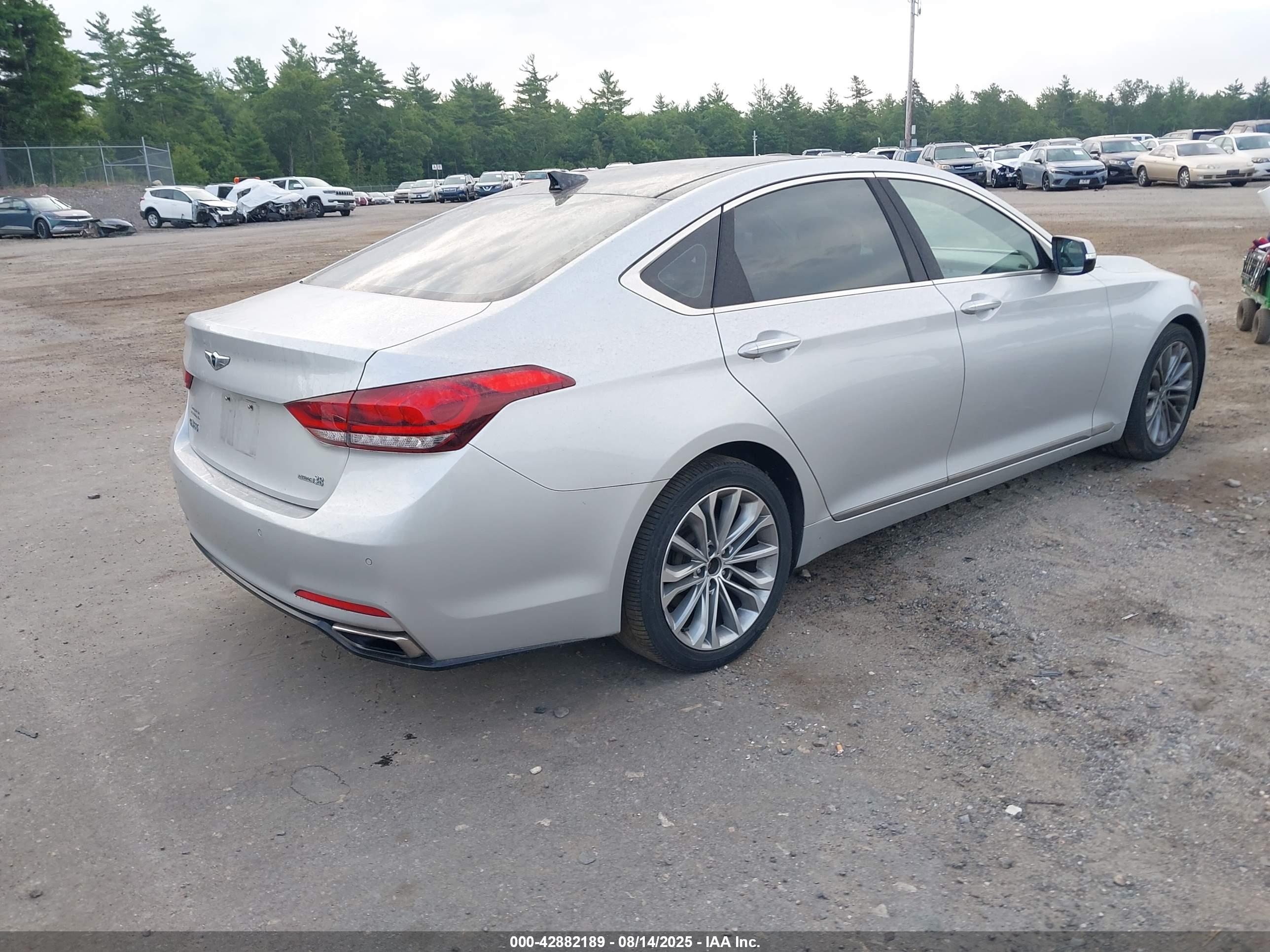 HYUNDAI GENESIS image 4