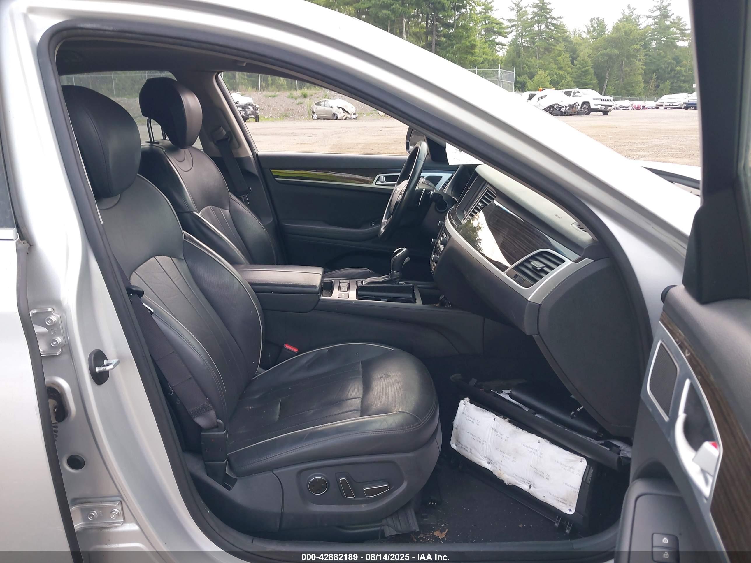 HYUNDAI GENESIS image 5
