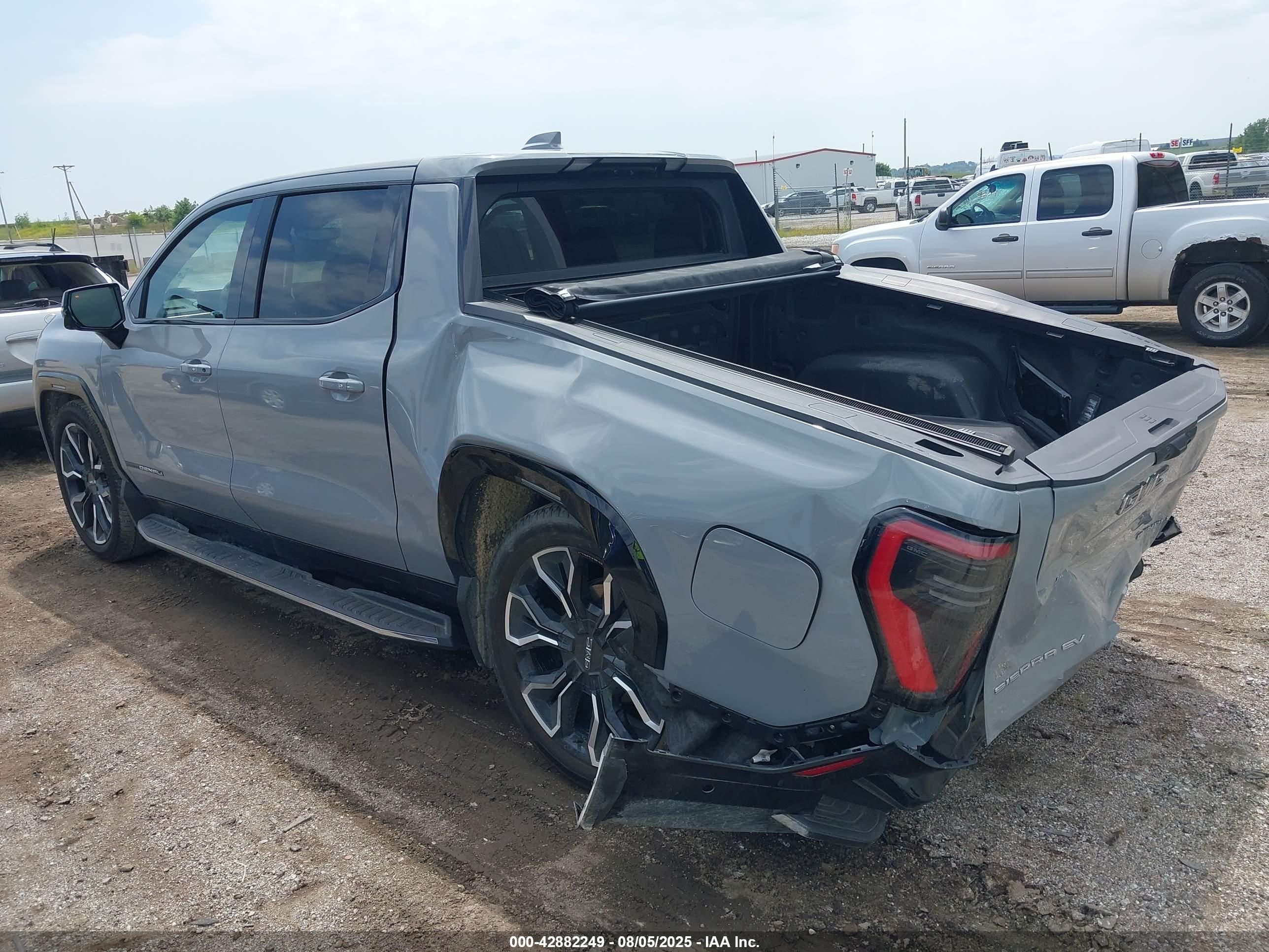 GMC SIERRA image 3