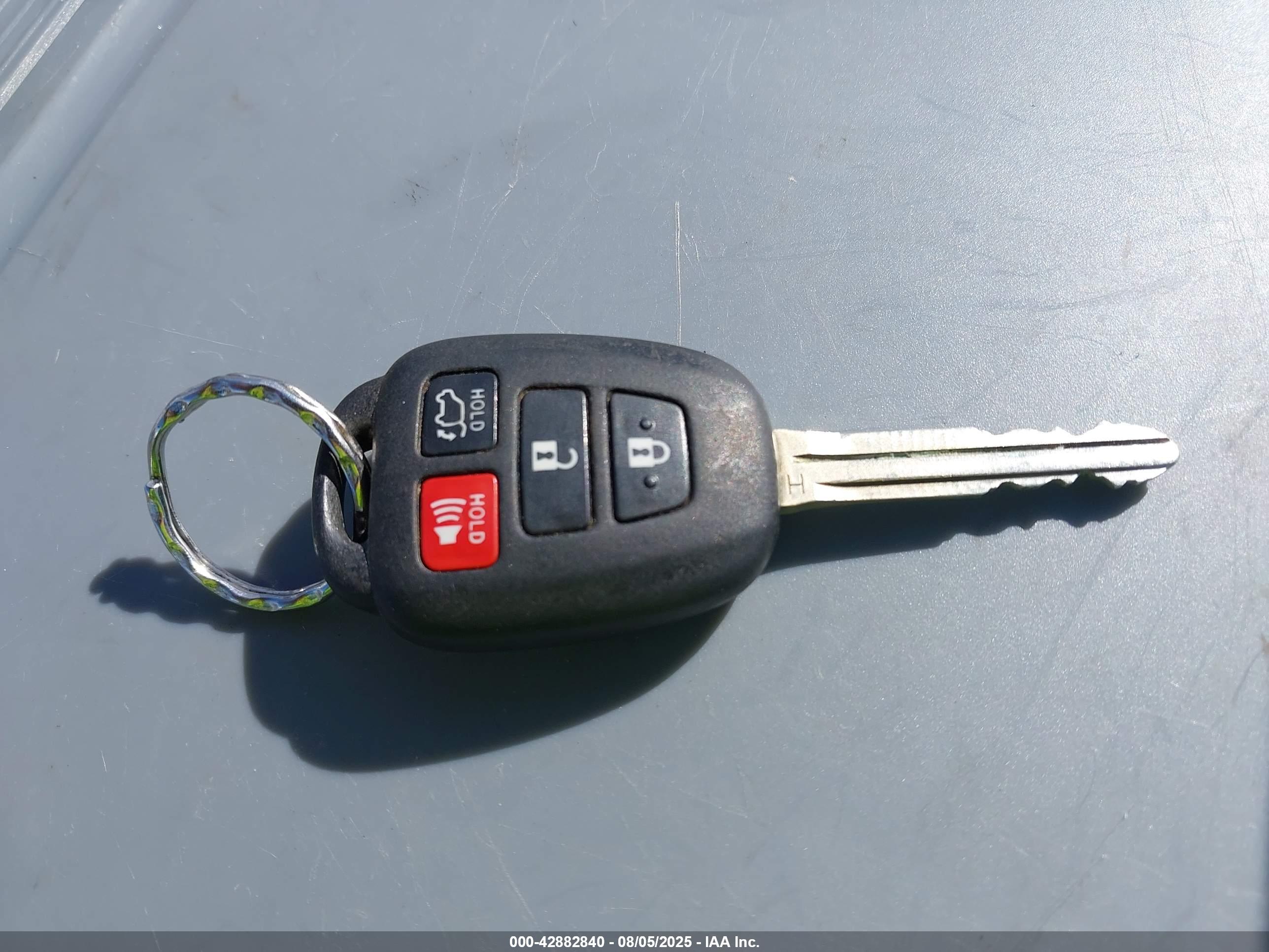 TOYOTA RAV4 image 11