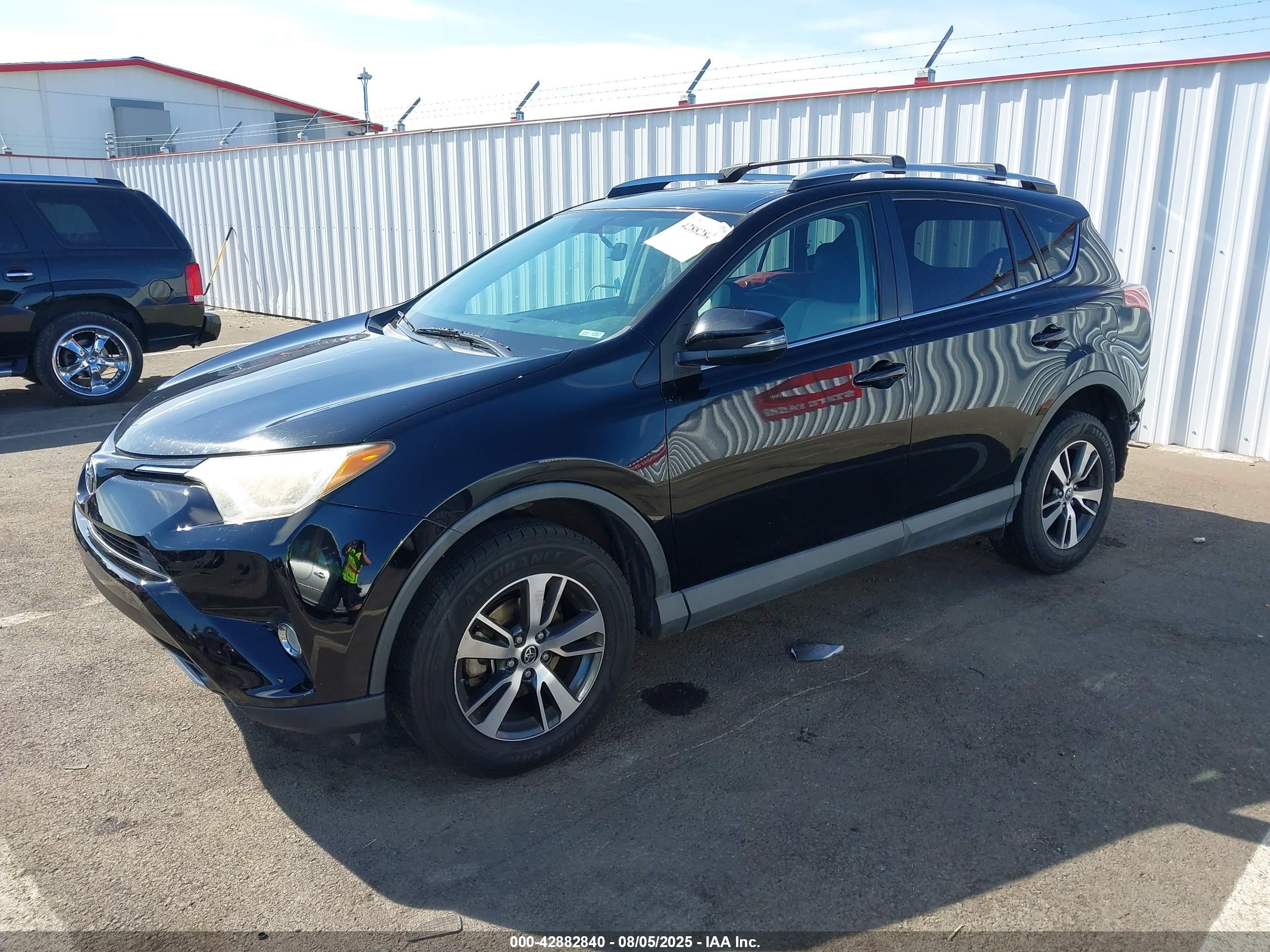 TOYOTA RAV4 image 2