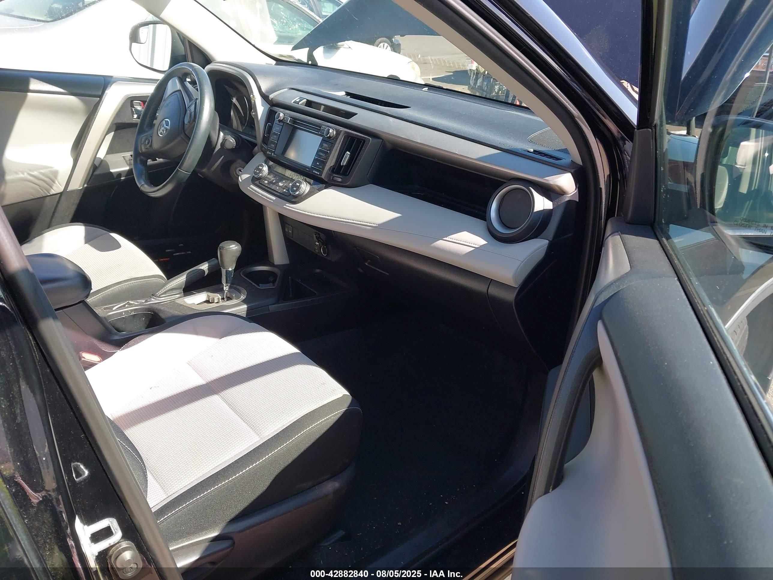 TOYOTA RAV4 image 5