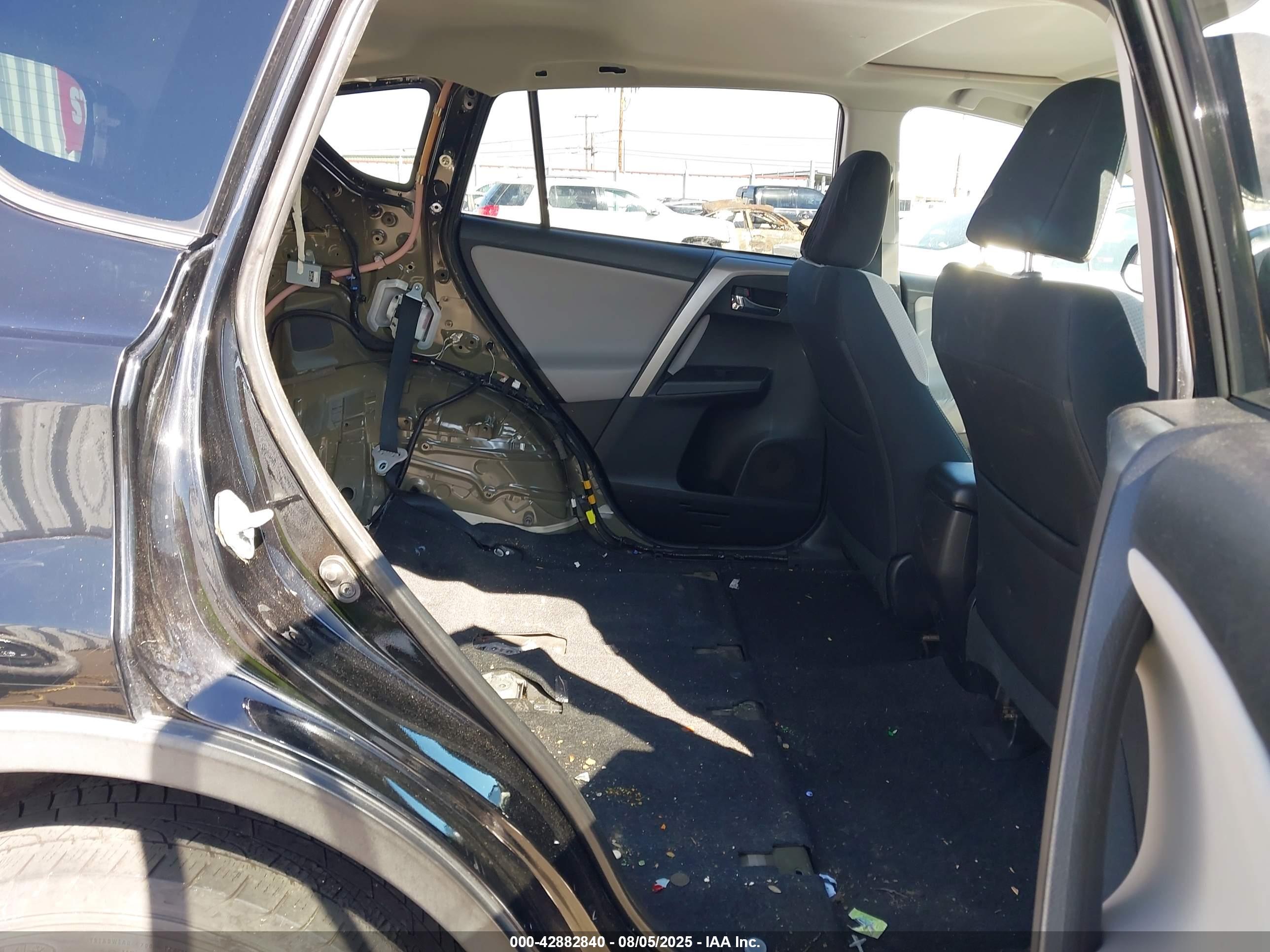 TOYOTA RAV4 image 8