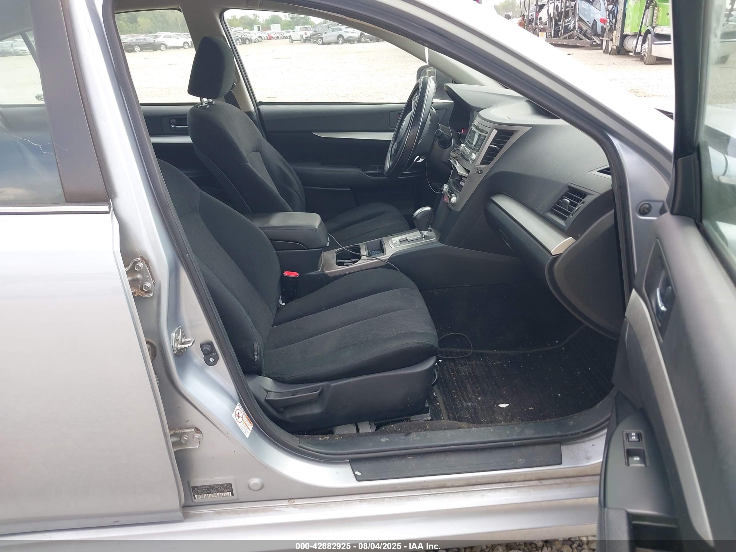 SUBARU LEGACY image 5