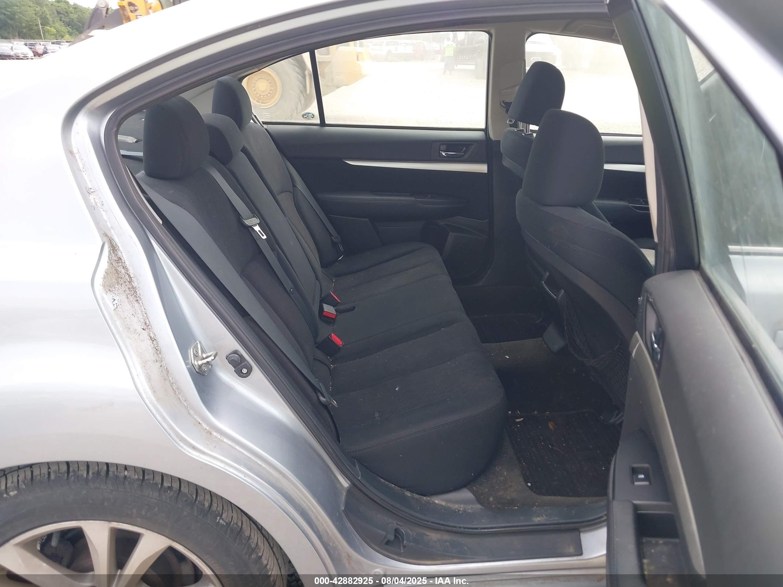 SUBARU LEGACY image 8