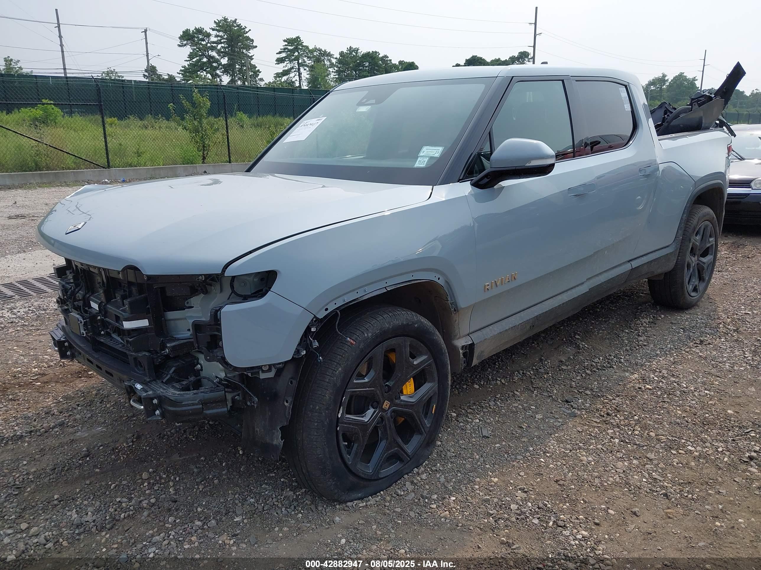 RIVIAN R1T image 2