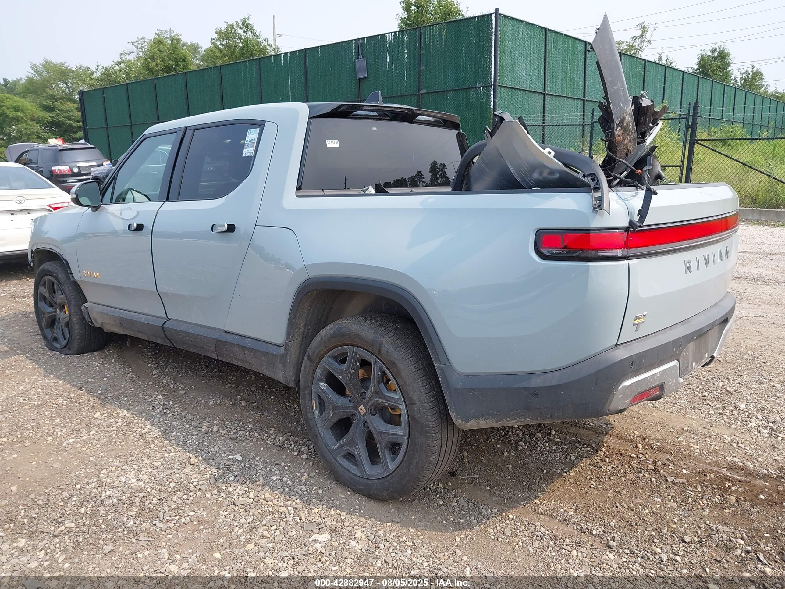 RIVIAN R1T image 3