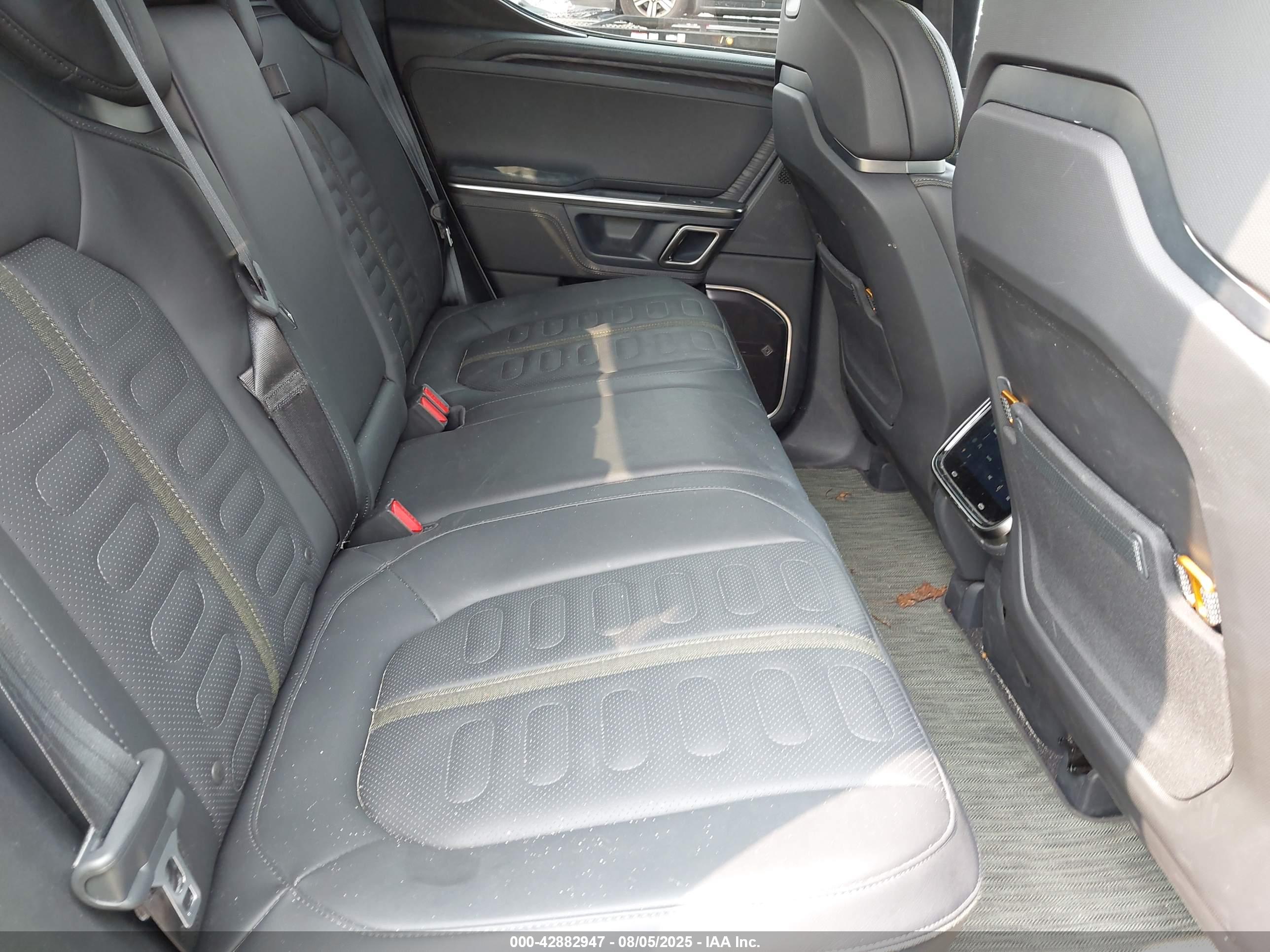 RIVIAN R1T image 8