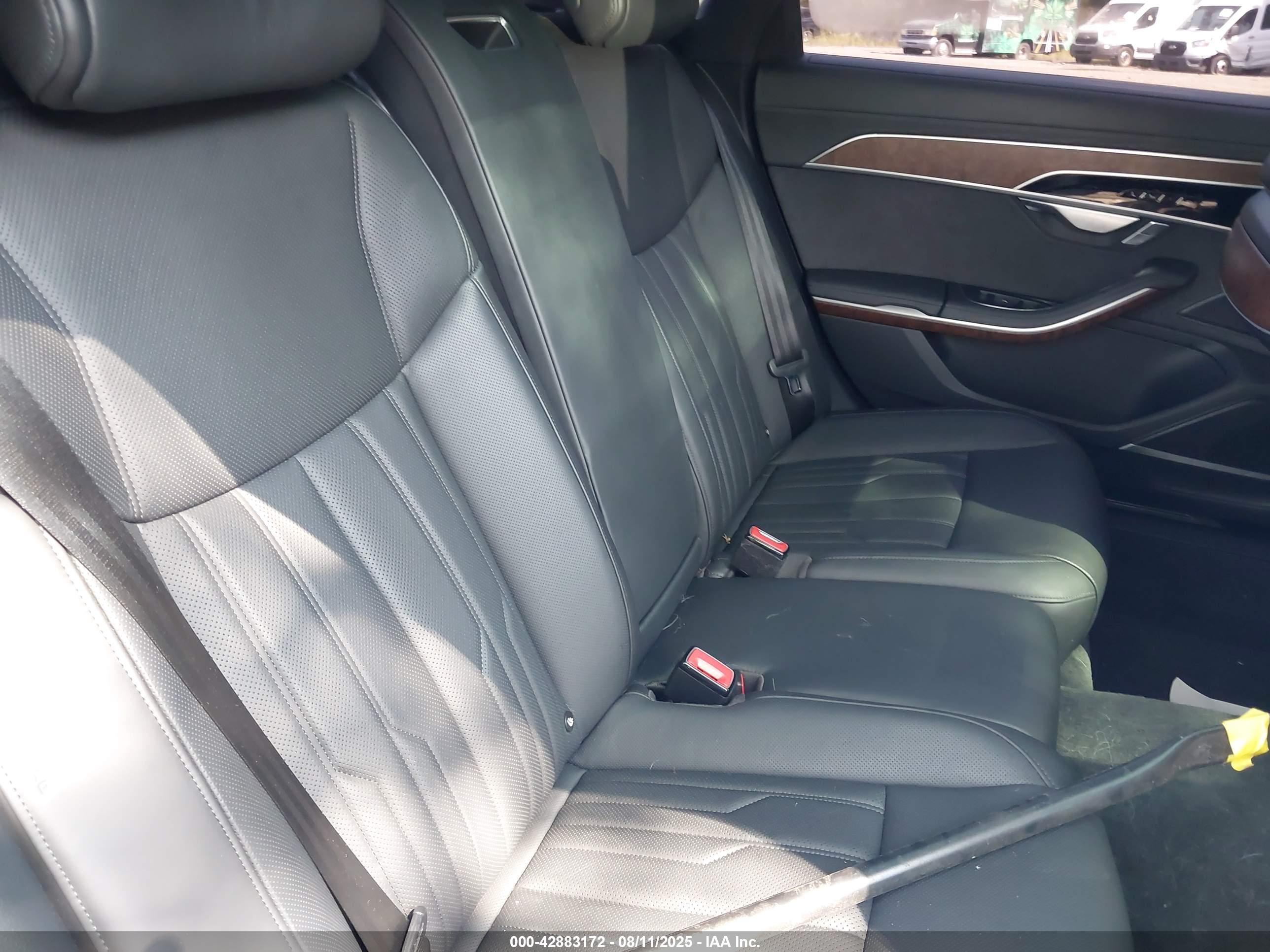 AUDI A8 image 8