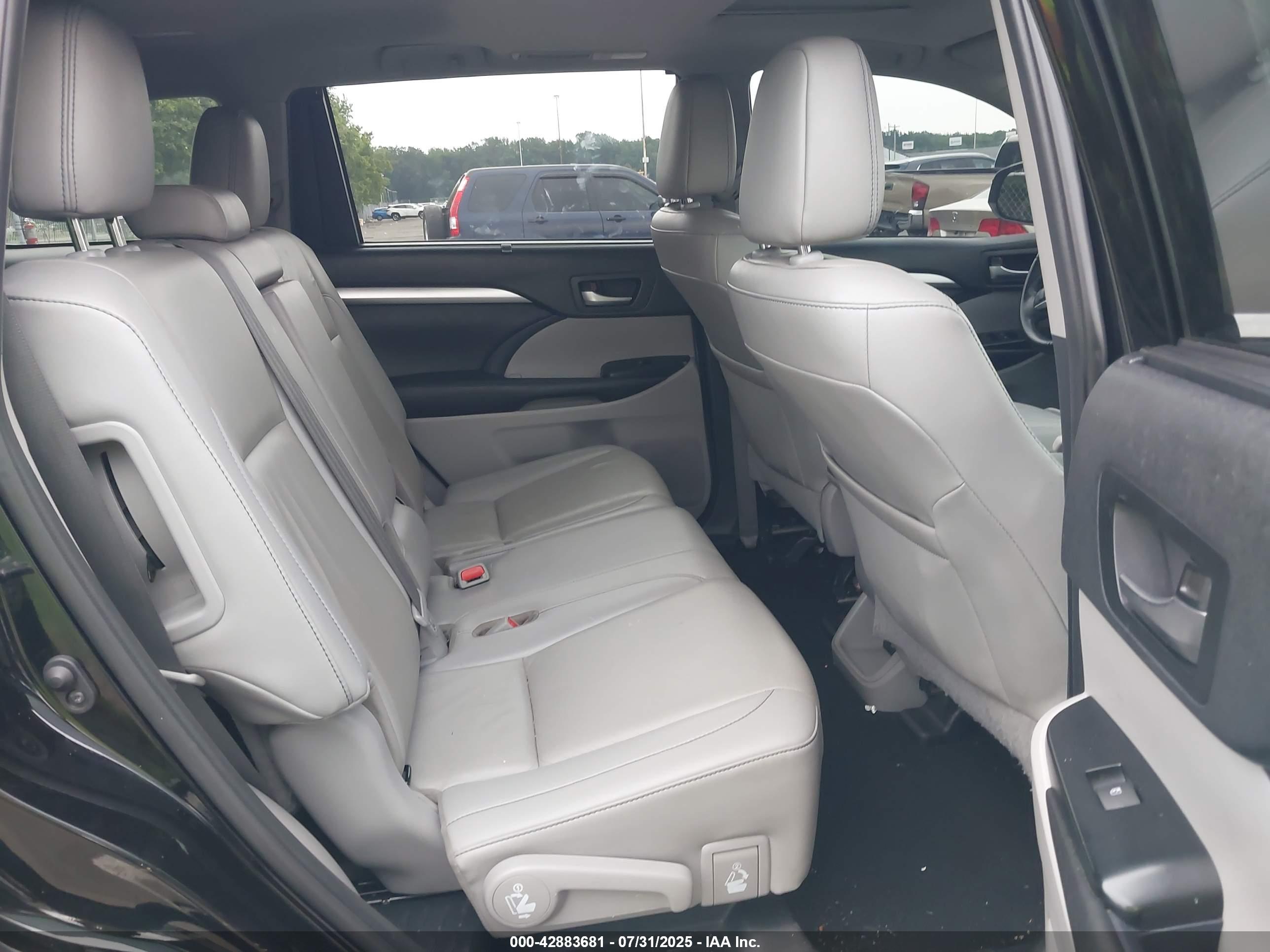 TOYOTA HIGHLANDER image 8