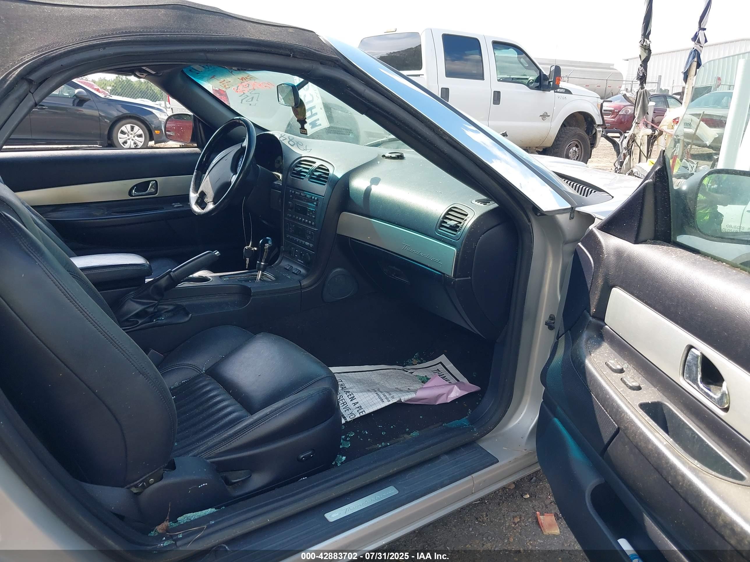 FORD THUNDERBIRD image 5