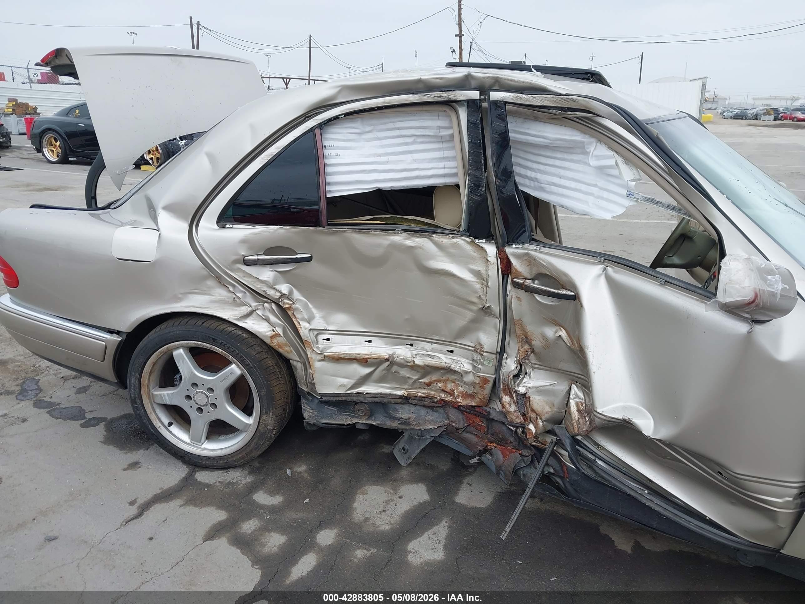 MERCEDES-BENZ E image 6