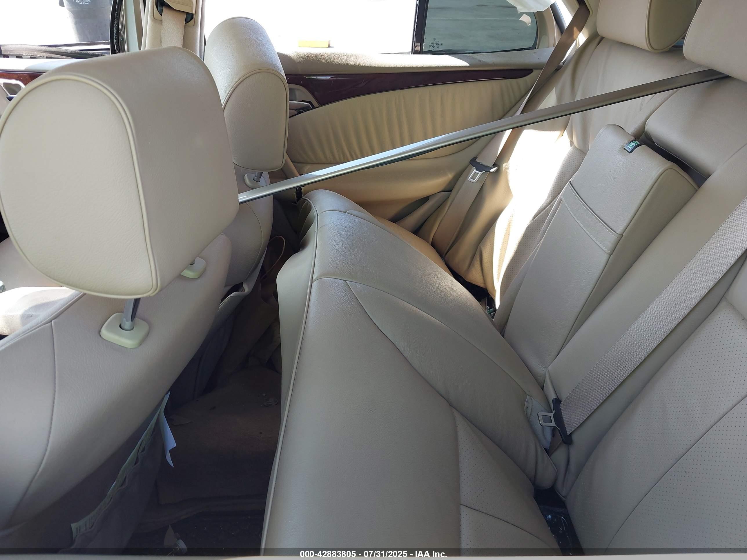MERCEDES-BENZ E image 8