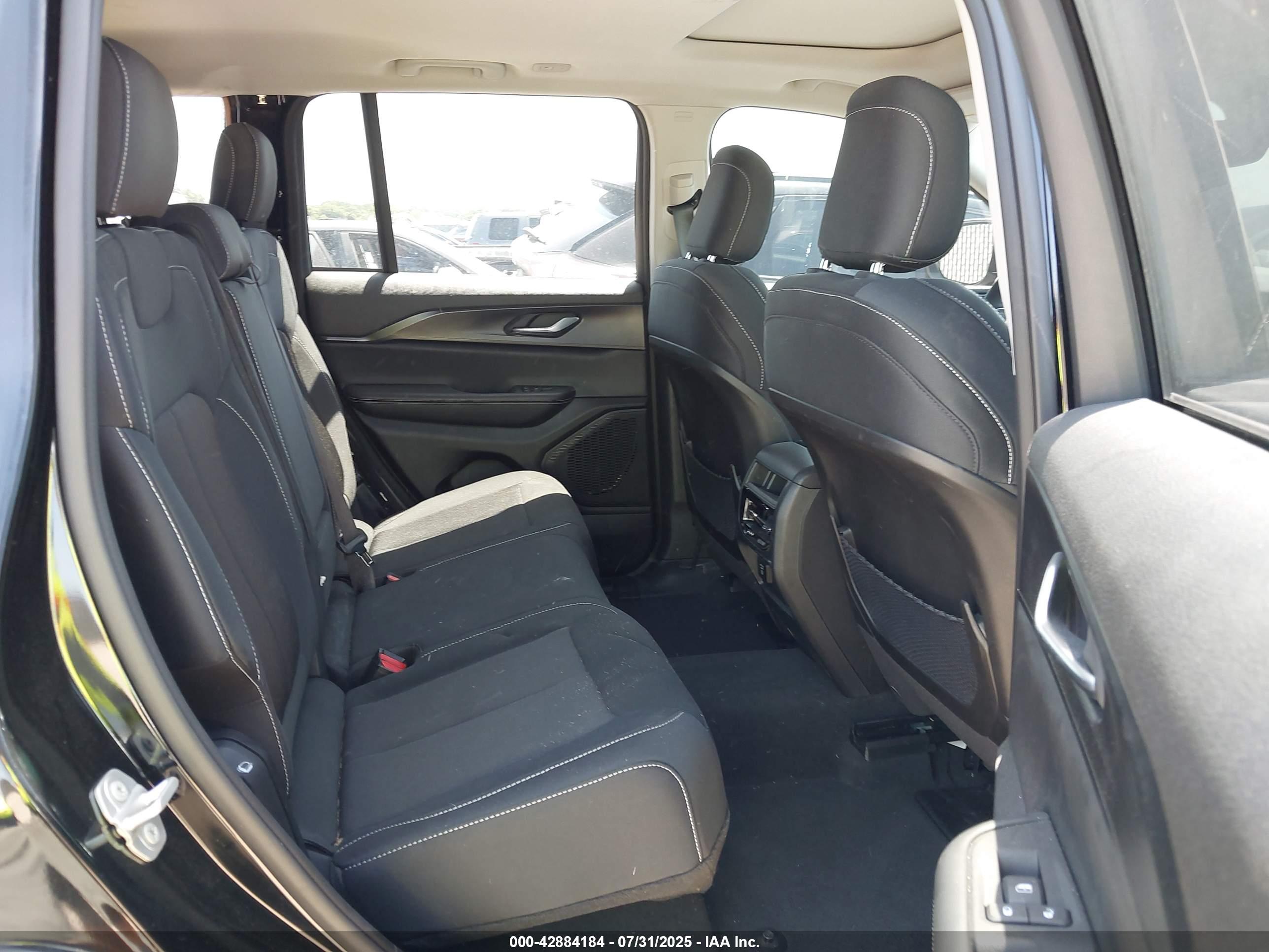 JEEP GRAND image 8