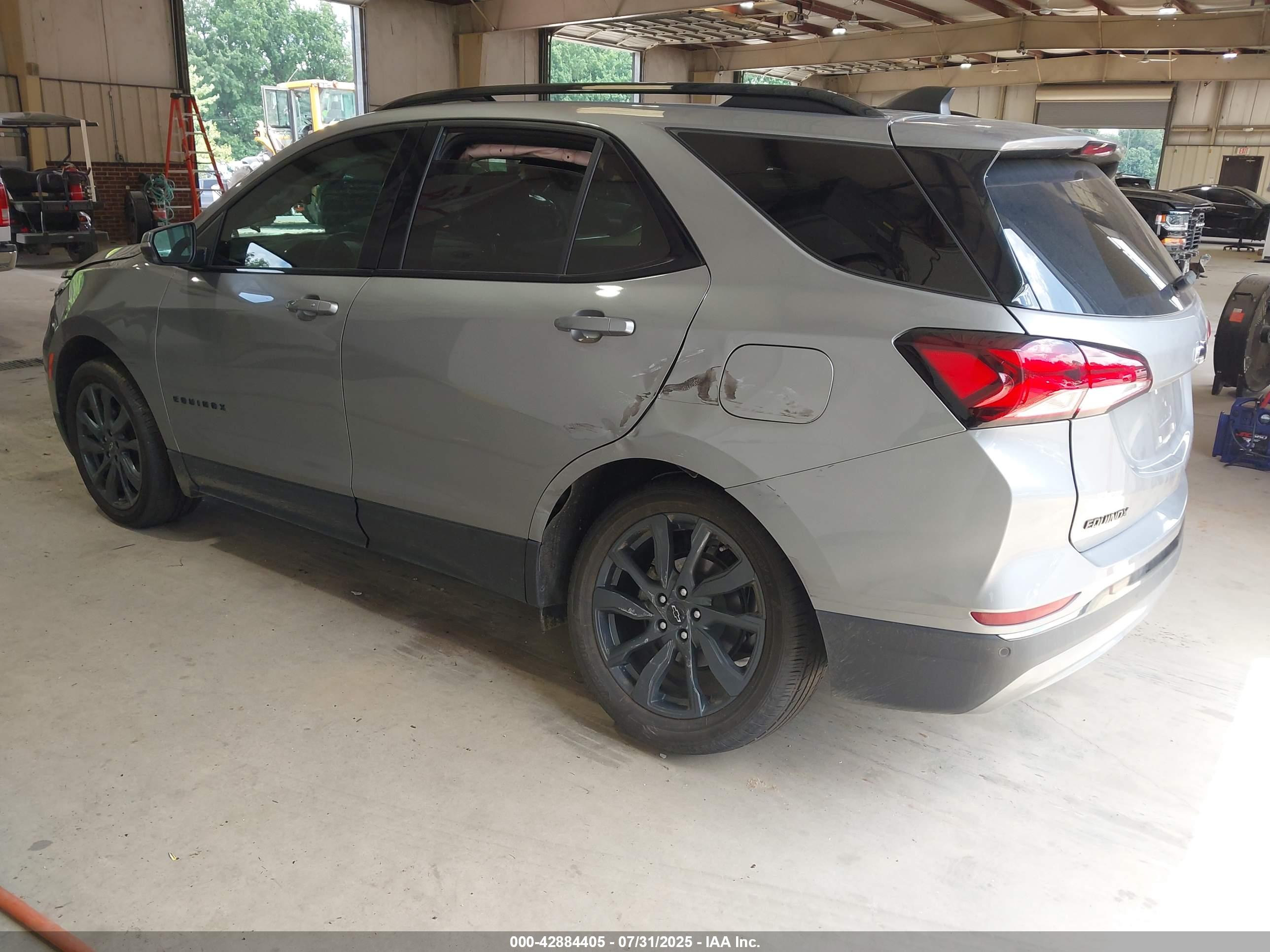 CHEVROLET EQUINOX image 3