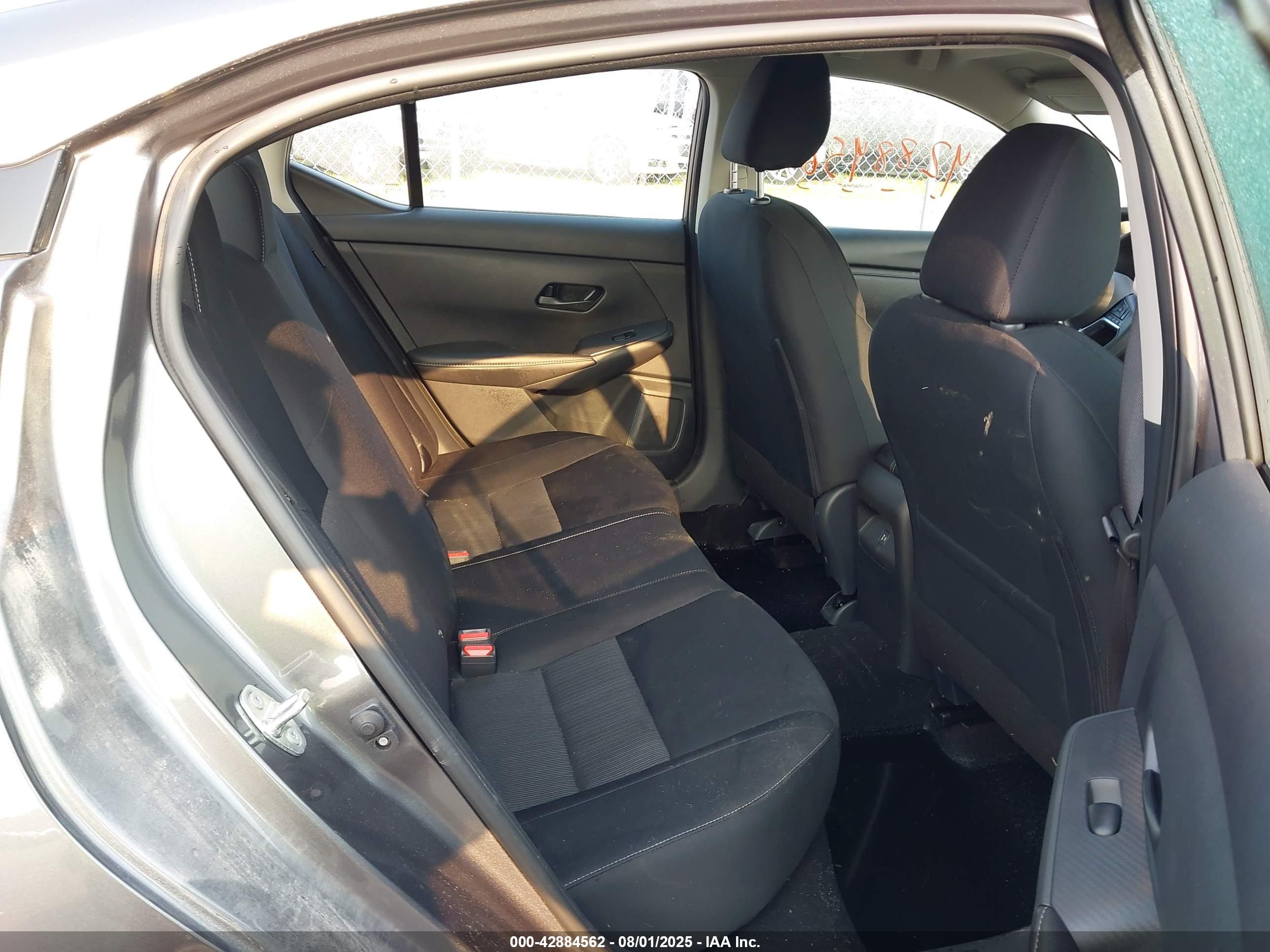 NISSAN SENTRA image 8