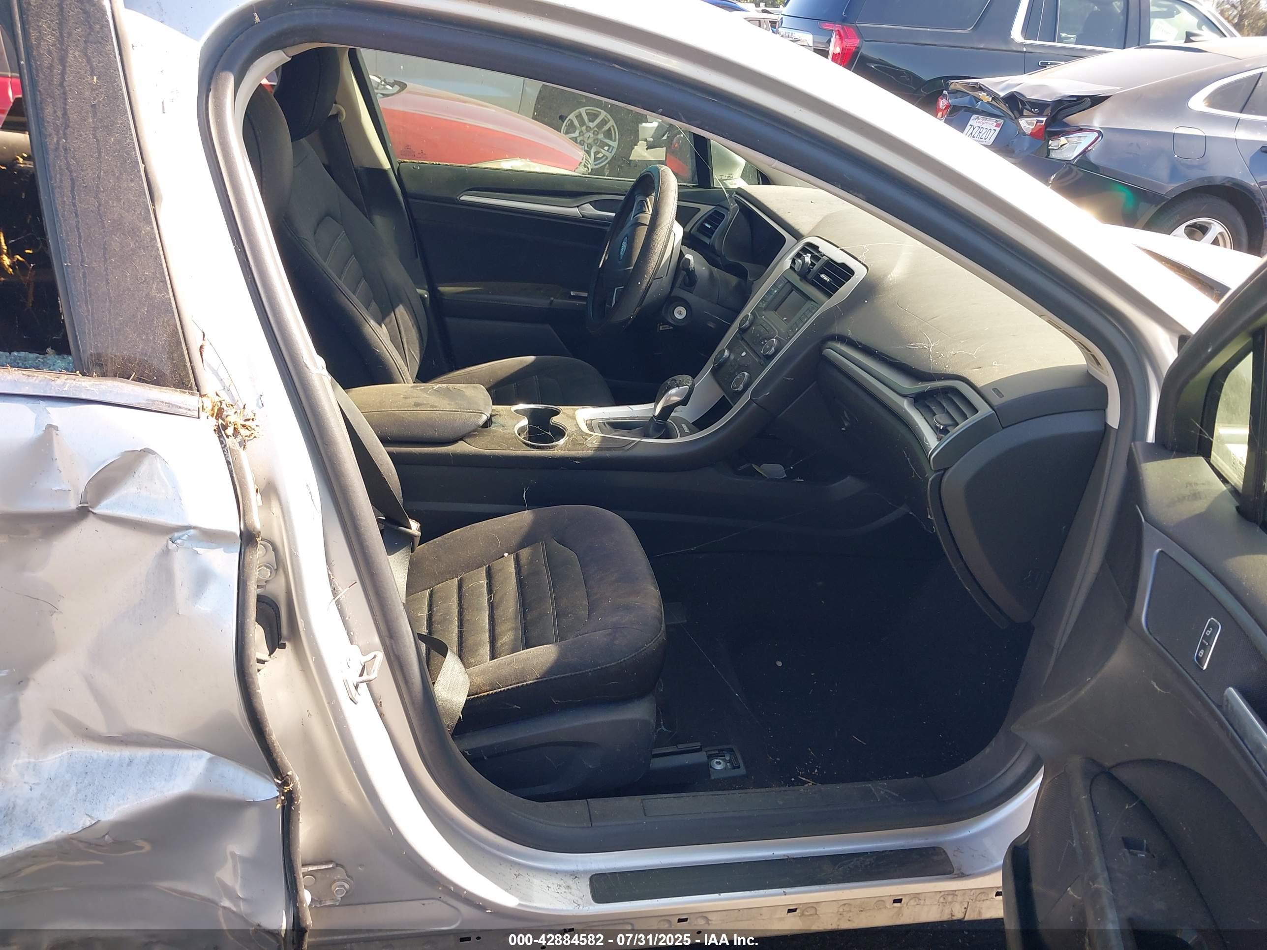 FORD FUSION image 5