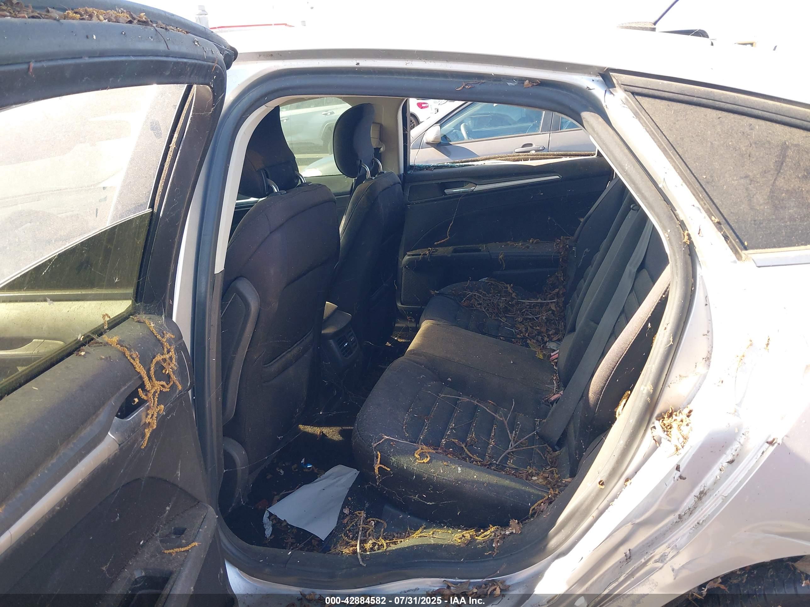 FORD FUSION image 8