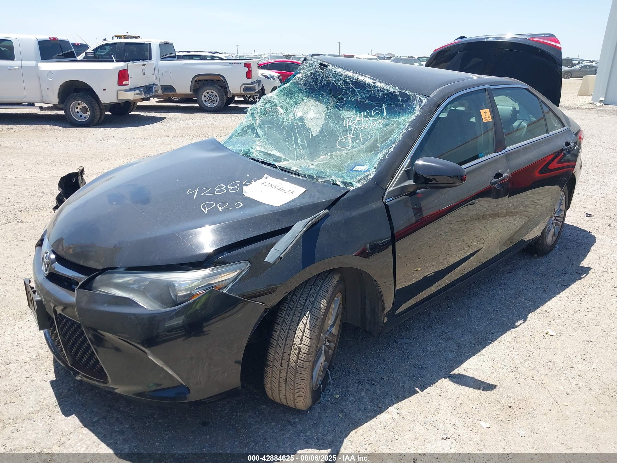 TOYOTA CAMRY image 2