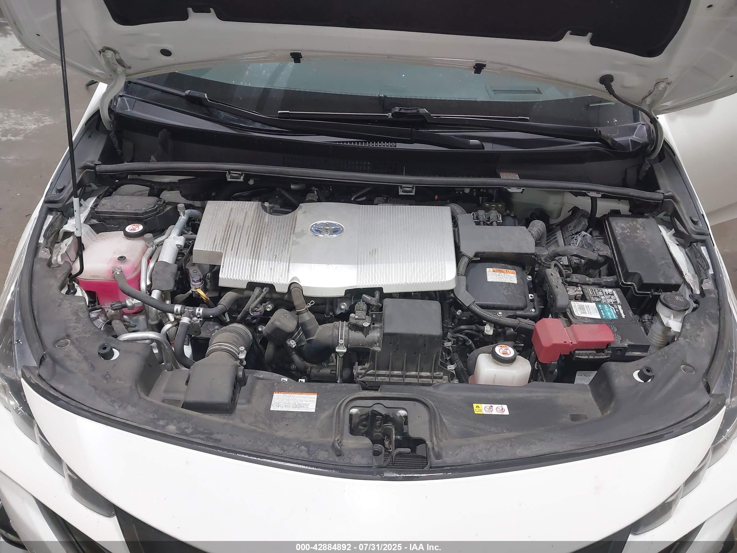 TOYOTA PRIUS image 10