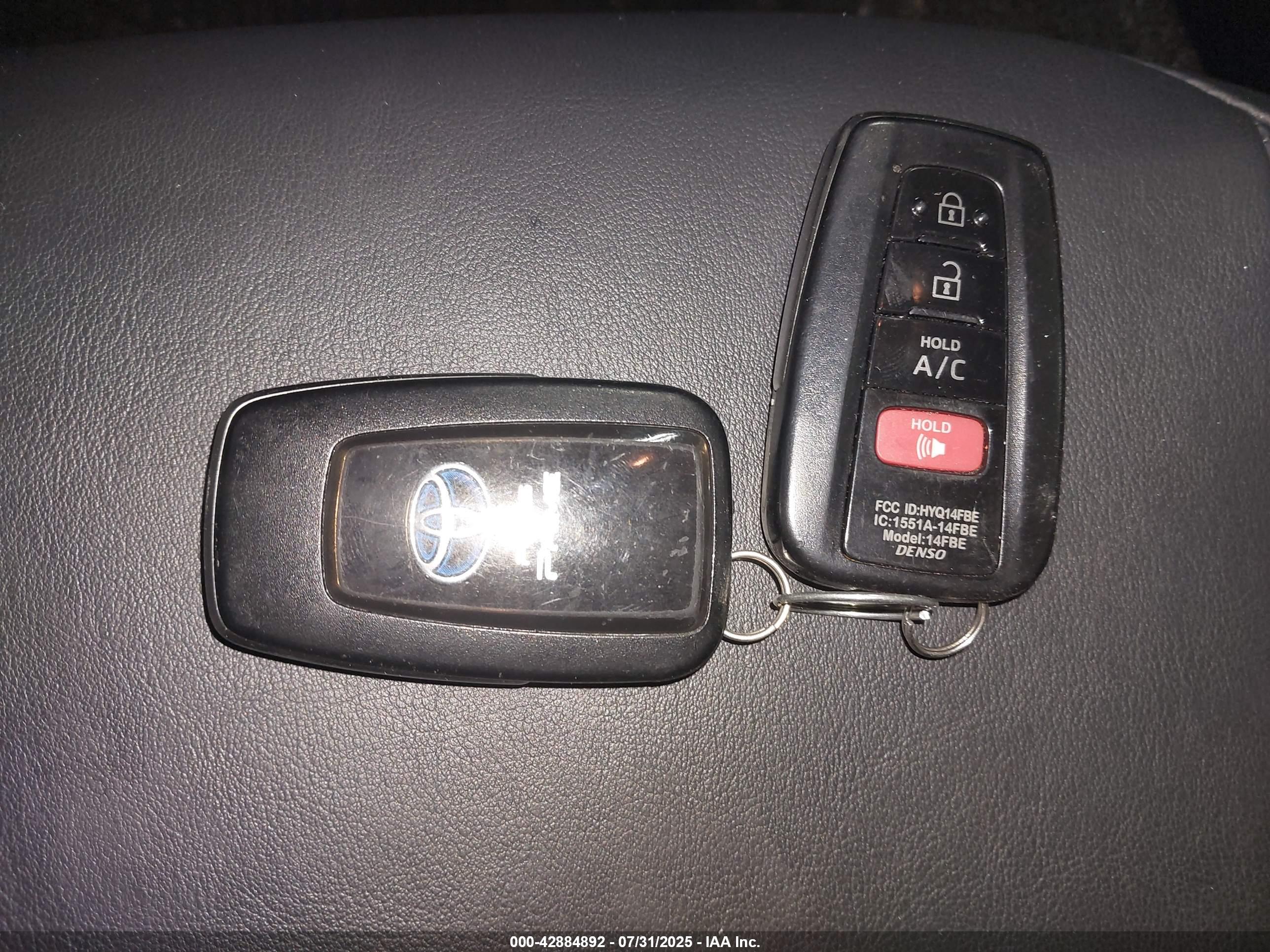 TOYOTA PRIUS image 11