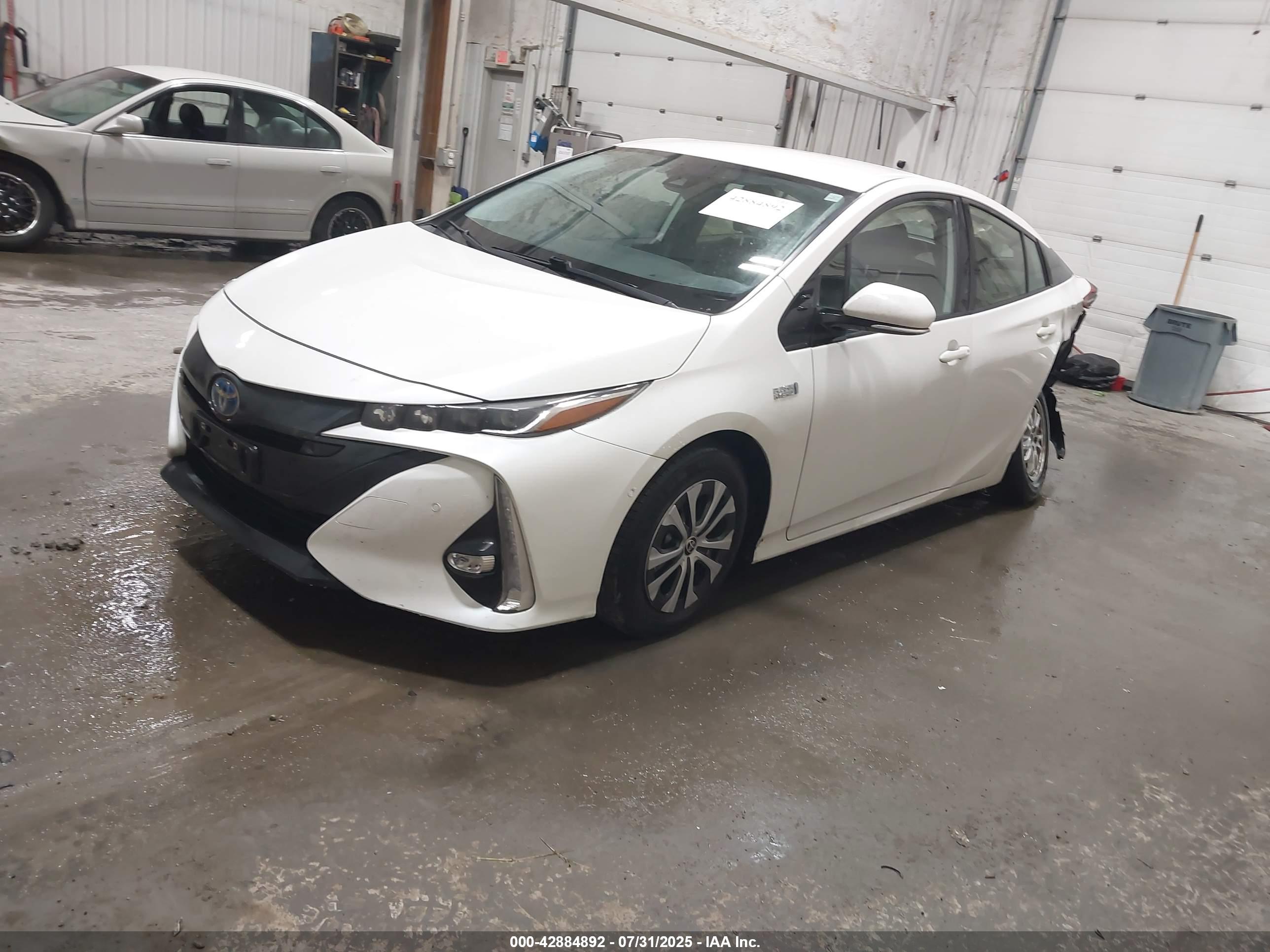 TOYOTA PRIUS image 2