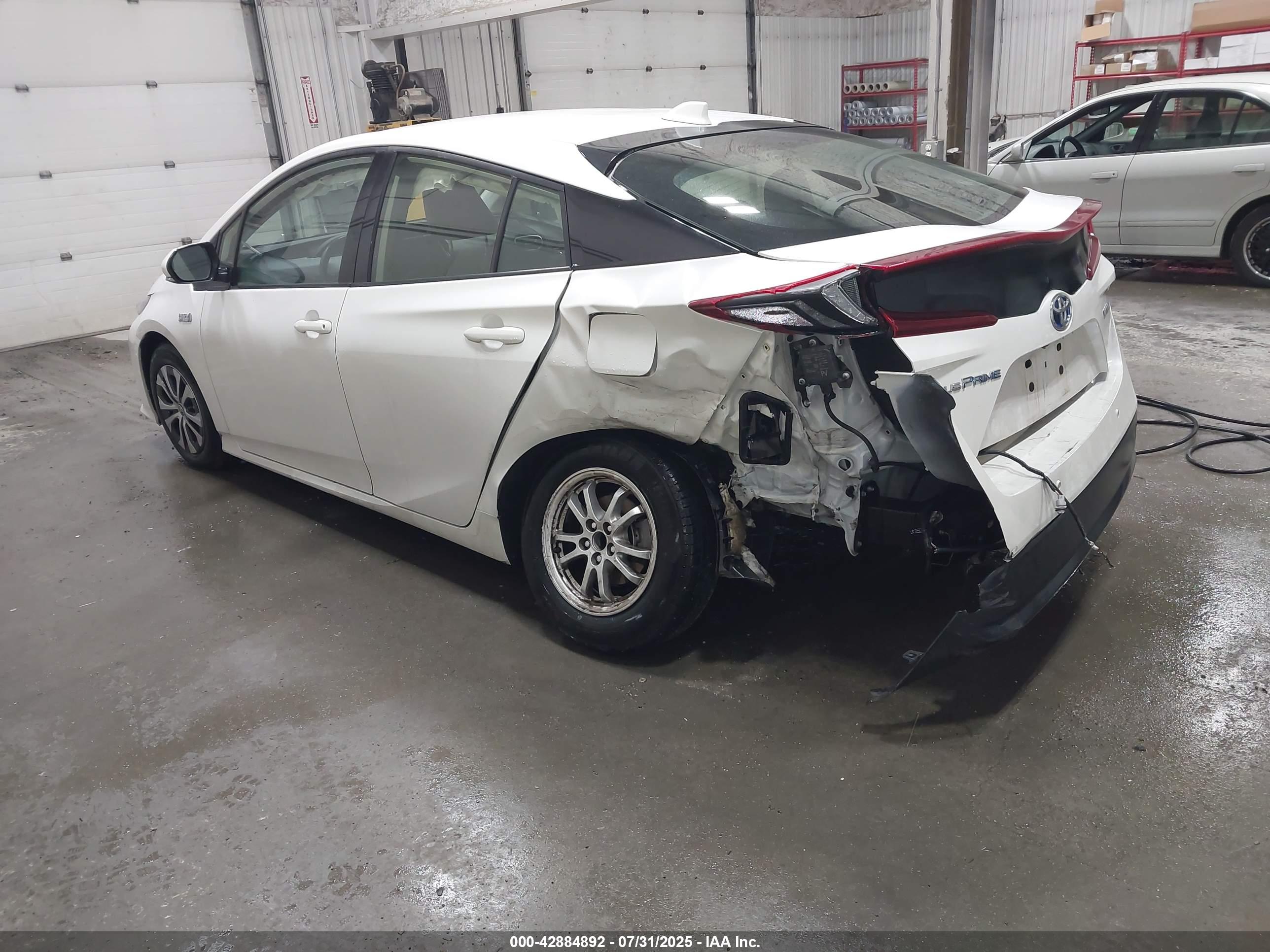 TOYOTA PRIUS image 3