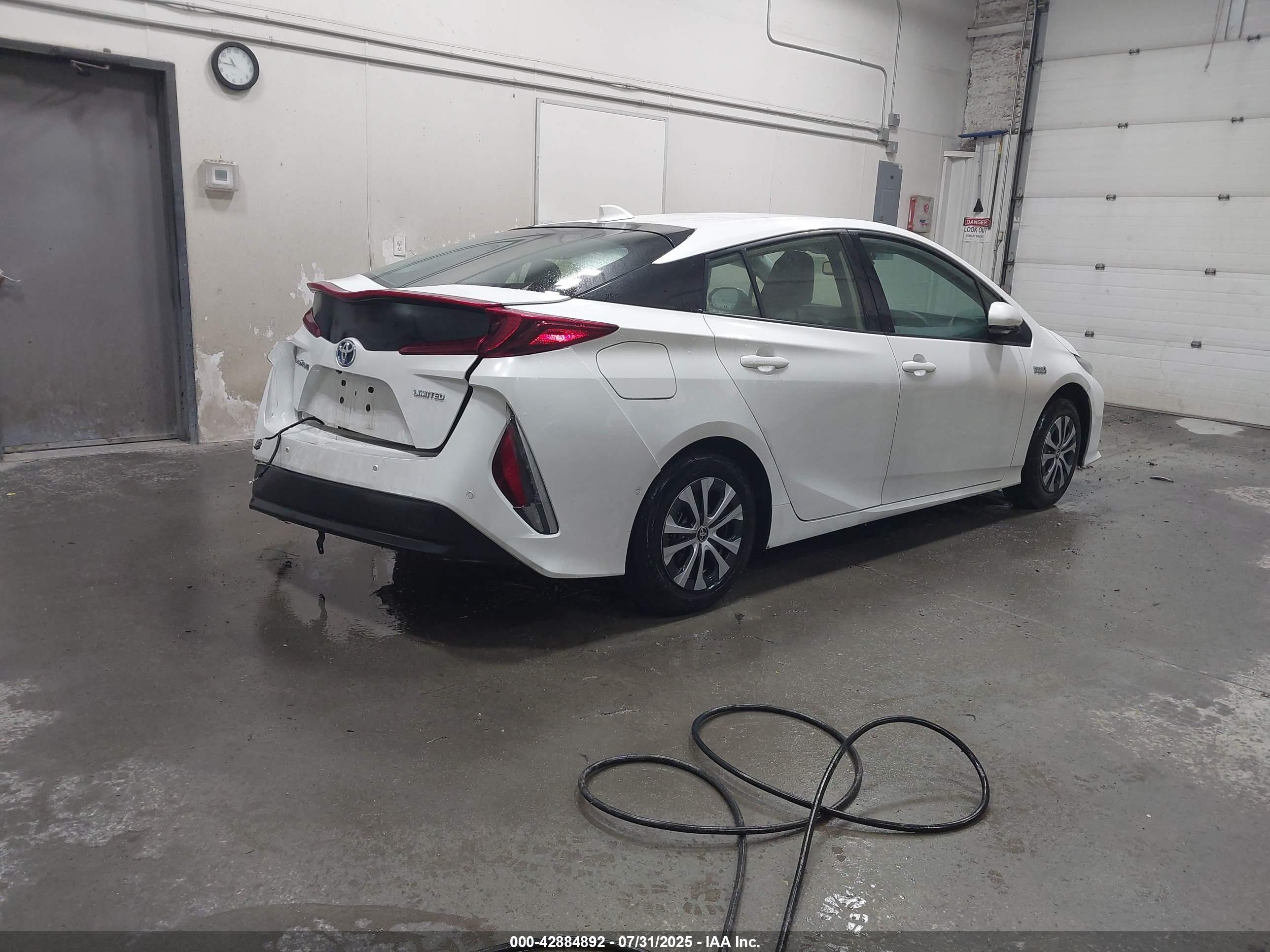 TOYOTA PRIUS image 4