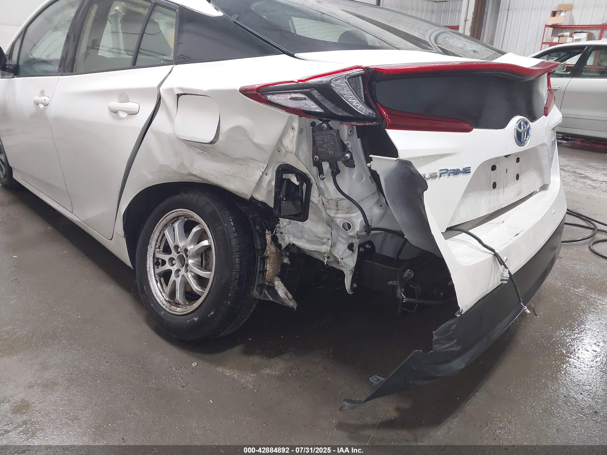 TOYOTA PRIUS image 6