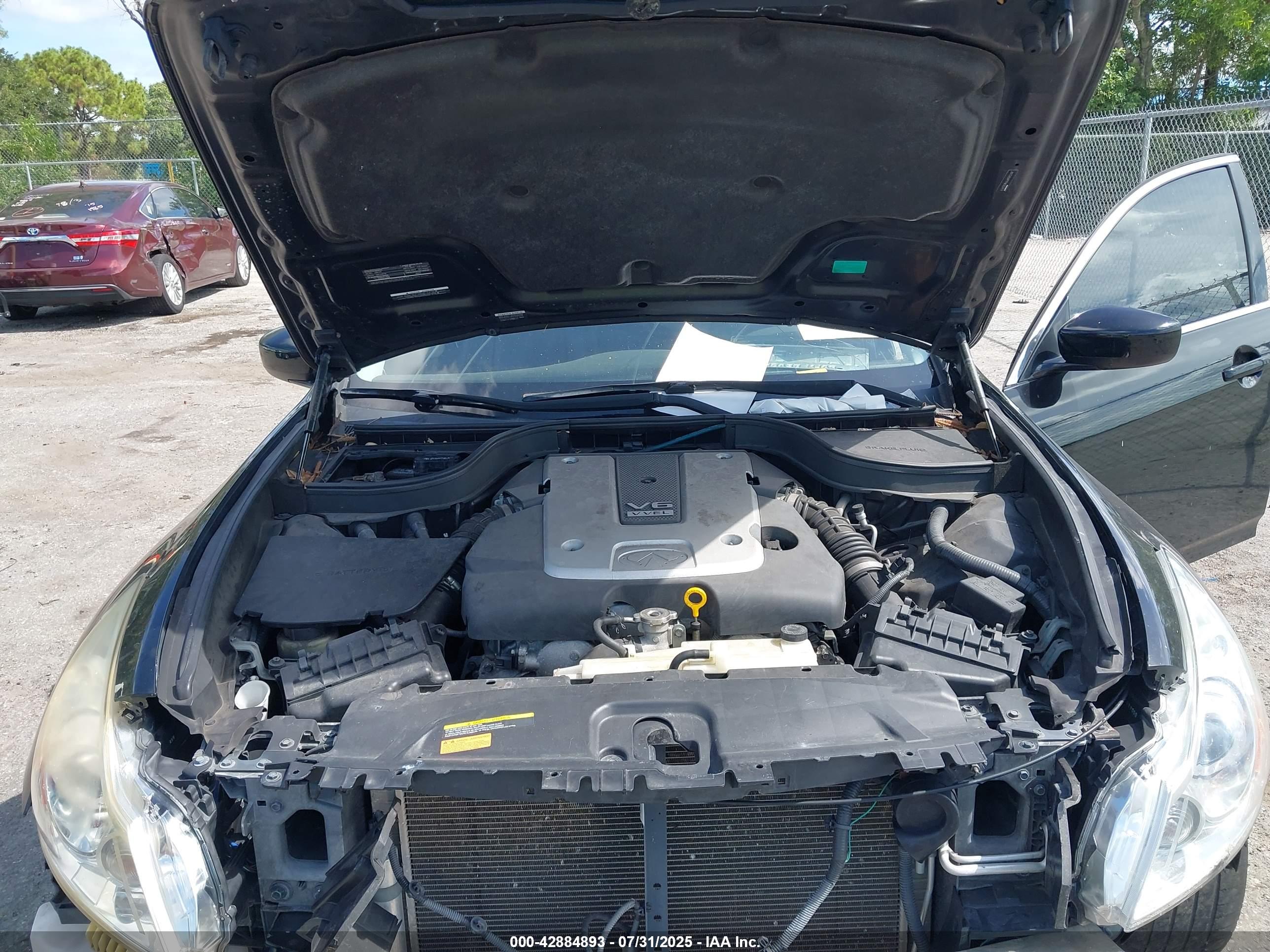 INFINITI Q40 image 10